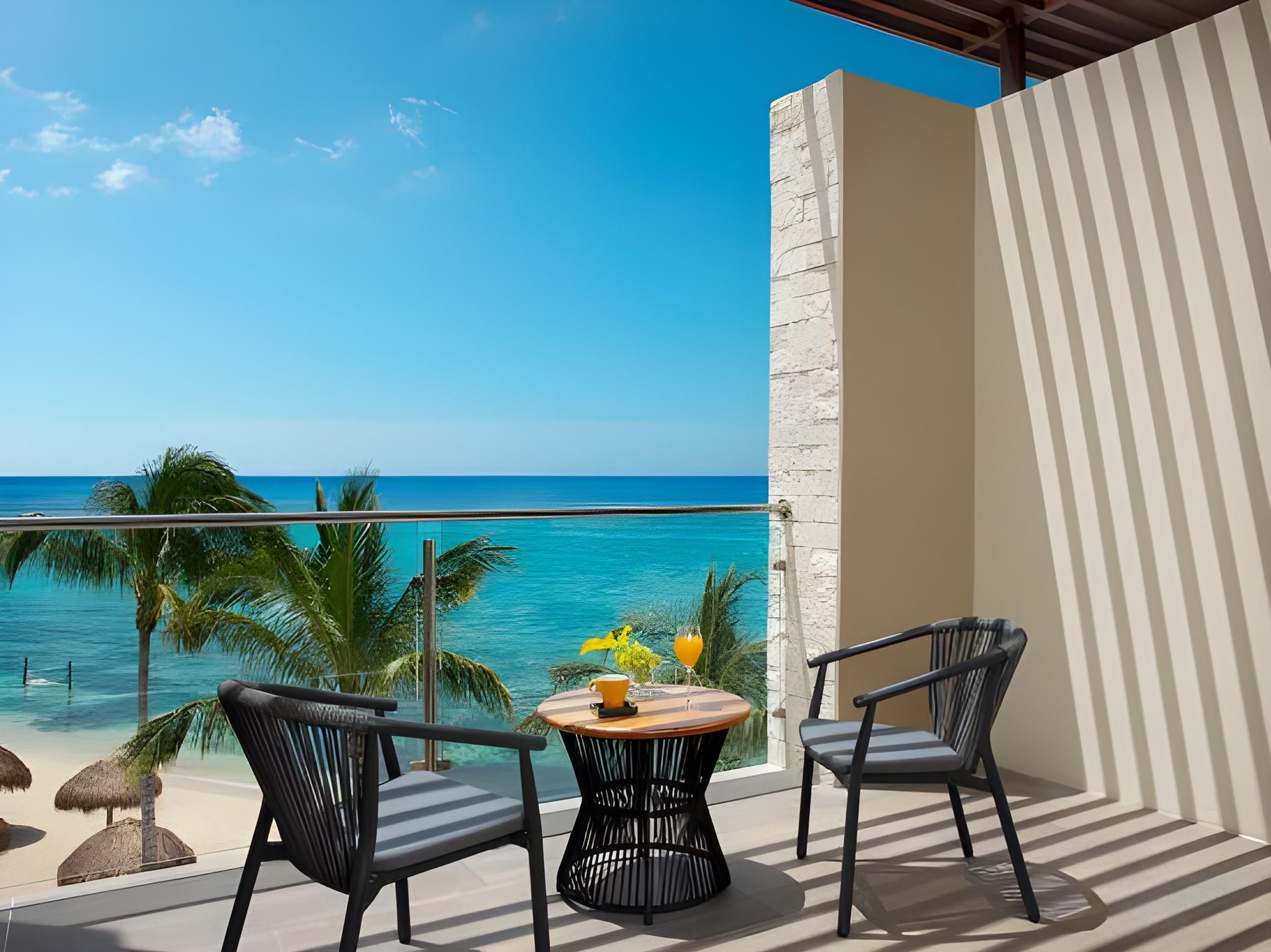 Preferred Club Jr Suite Swim Out Beach Front King Bed