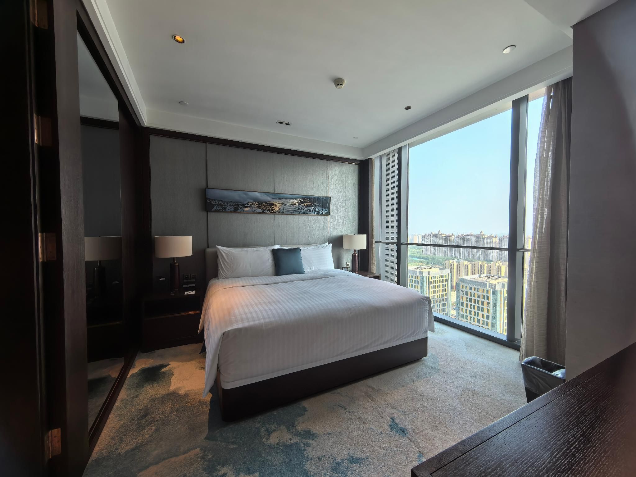 1-Bedroom Deluxe Suite