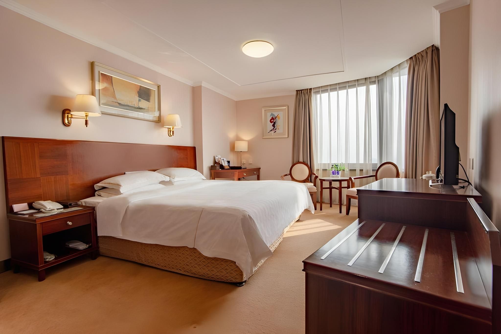 Business Queen Room