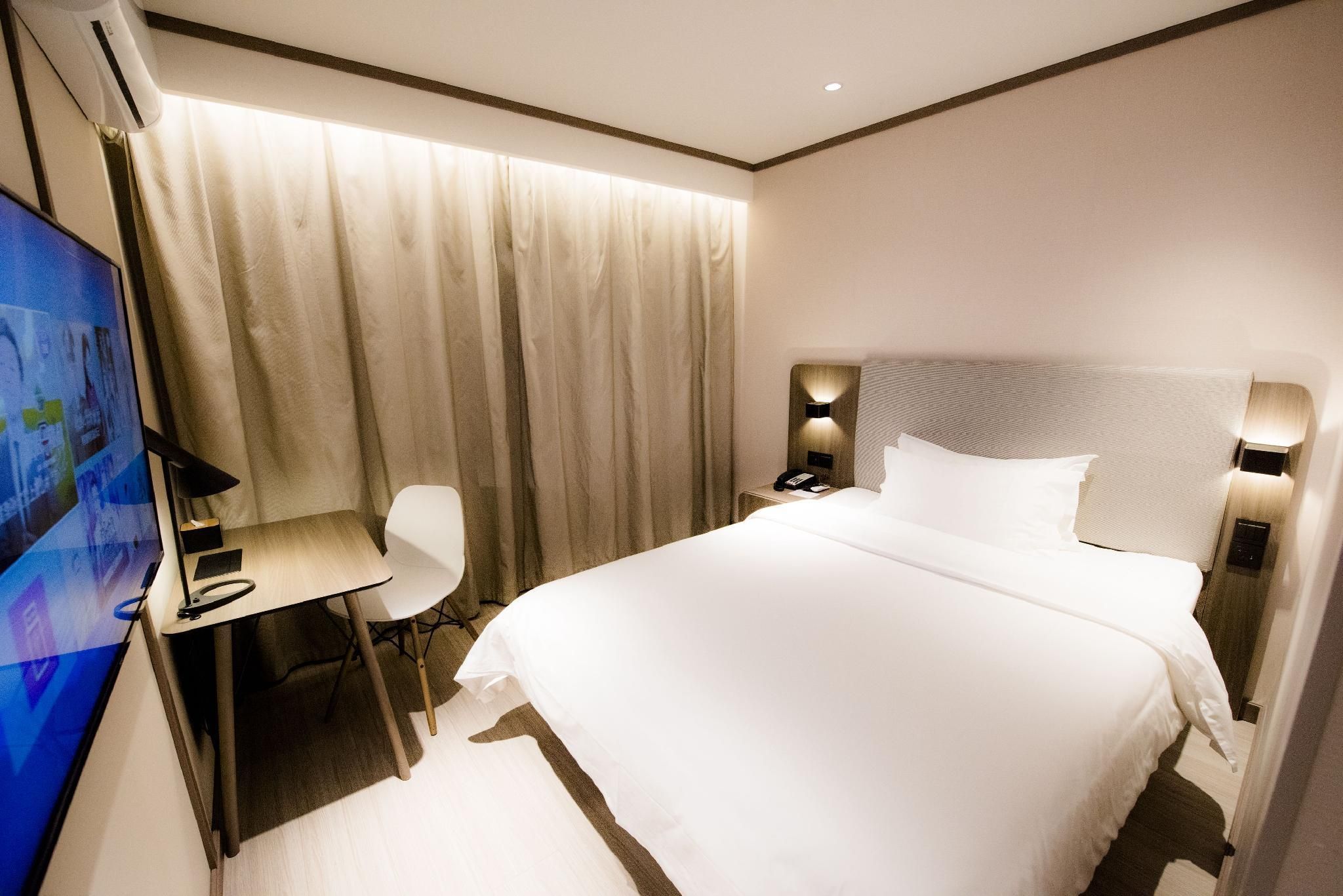 Hotel Queen Room