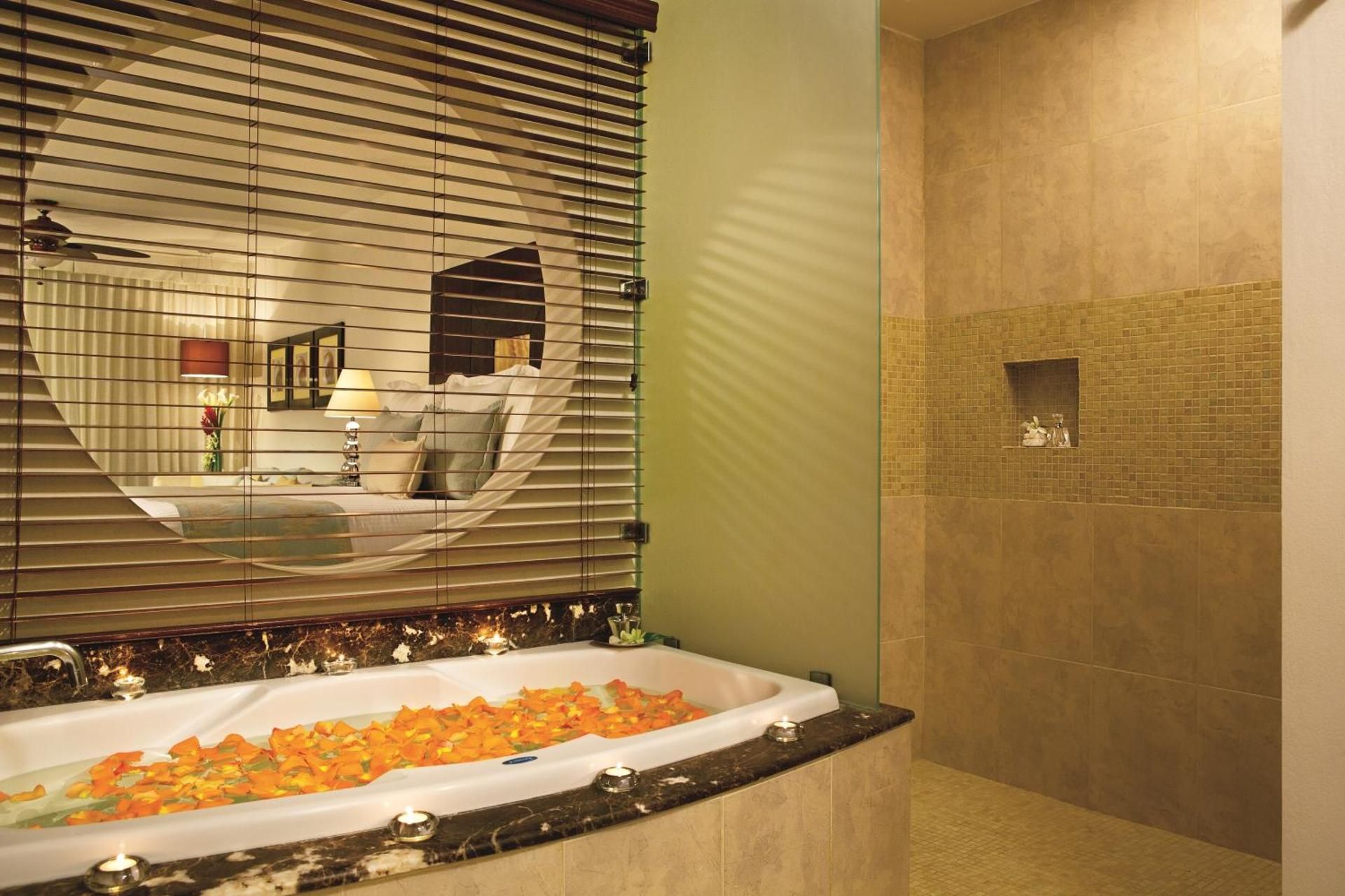 Junior Suite Ocean View King - All Inclusive