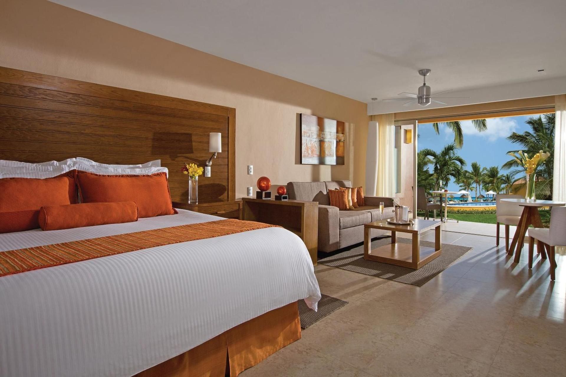 Preferred Club Junior Suite Pool View King