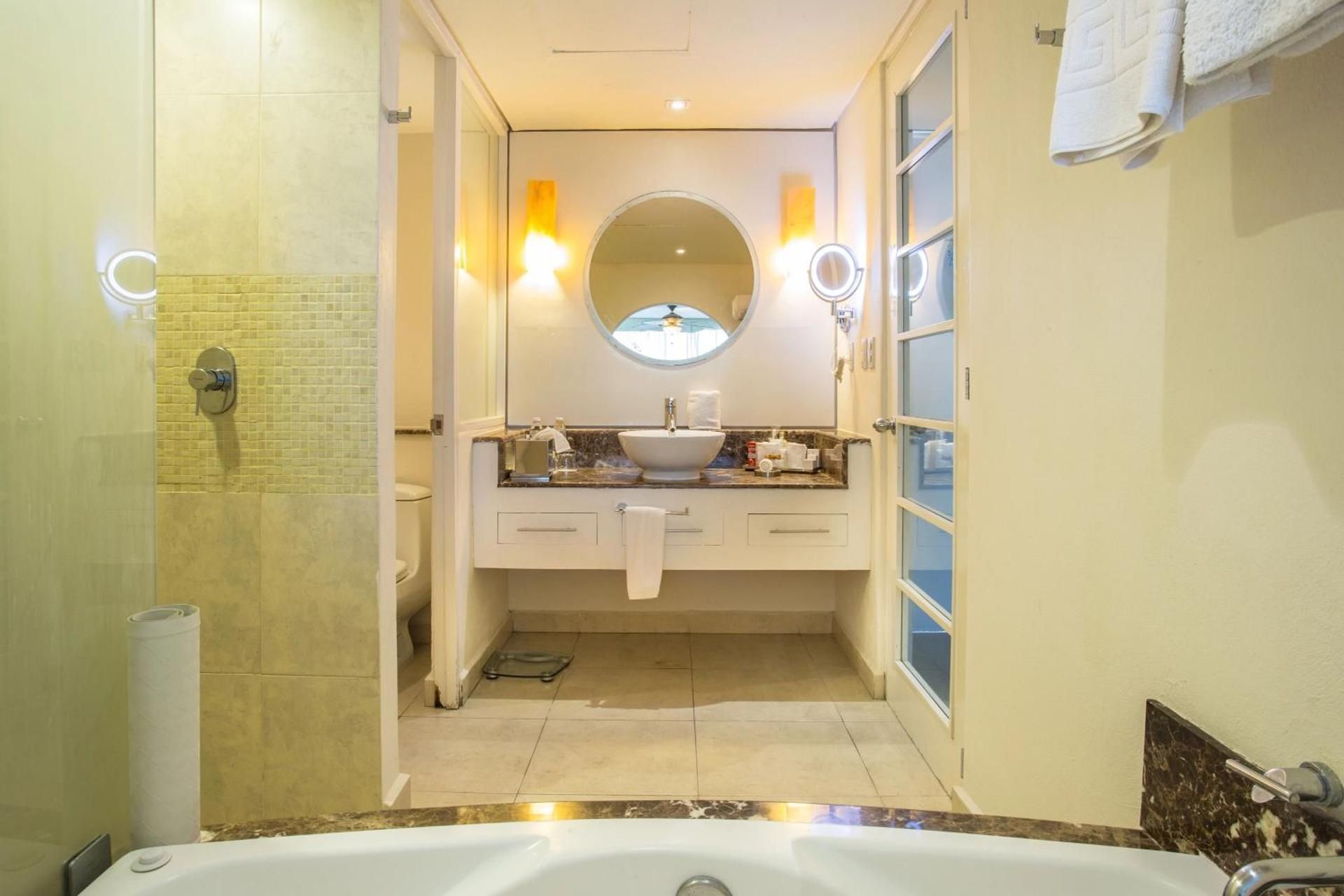 Junior Suite Swim Up Ocean View - All Inclusive