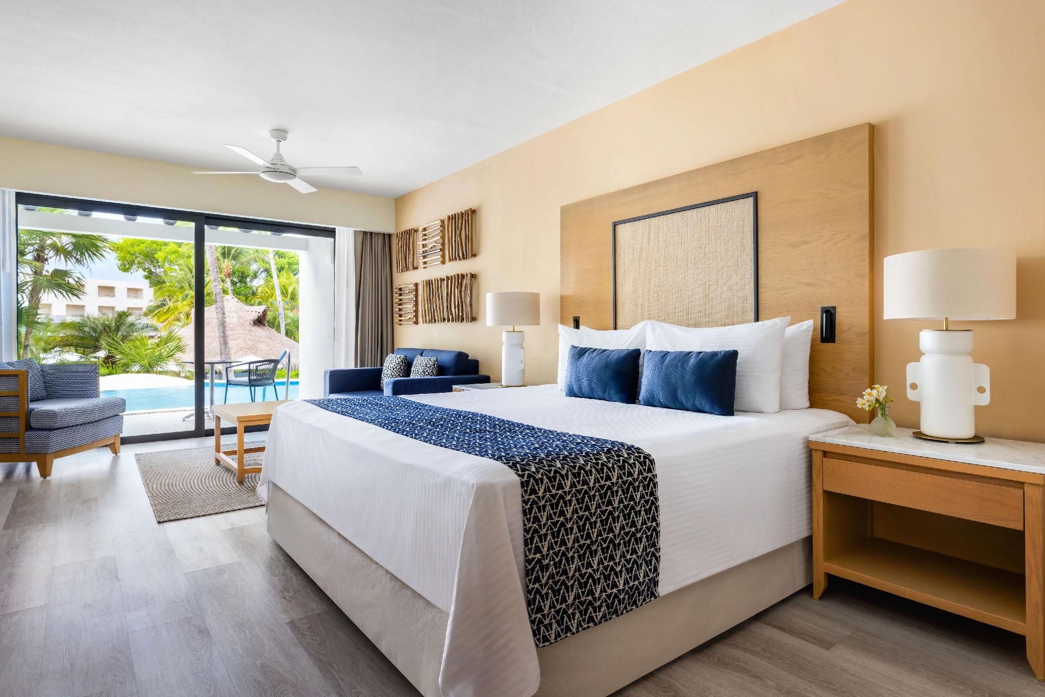 Junior Suite Swim Up Pool View - All Inclusive