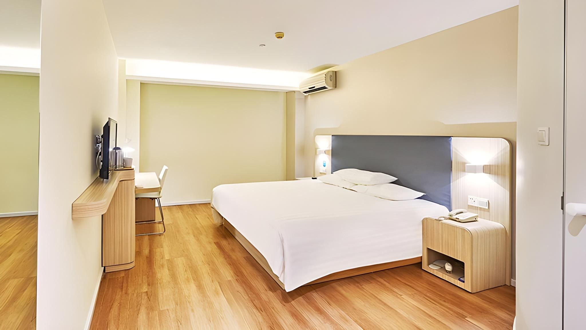 Queen Room A