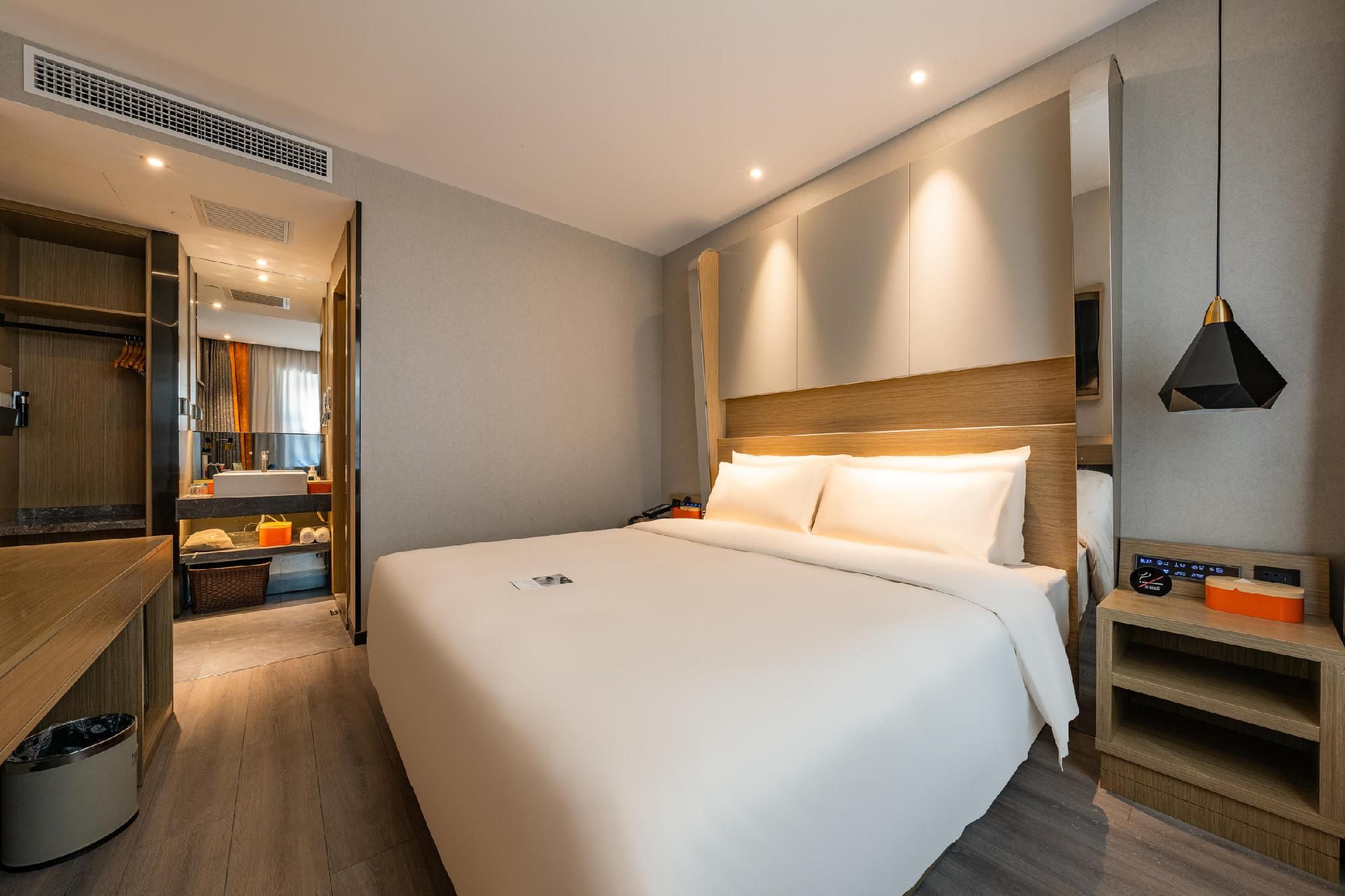 Executive room, Guest room, 1 Queen