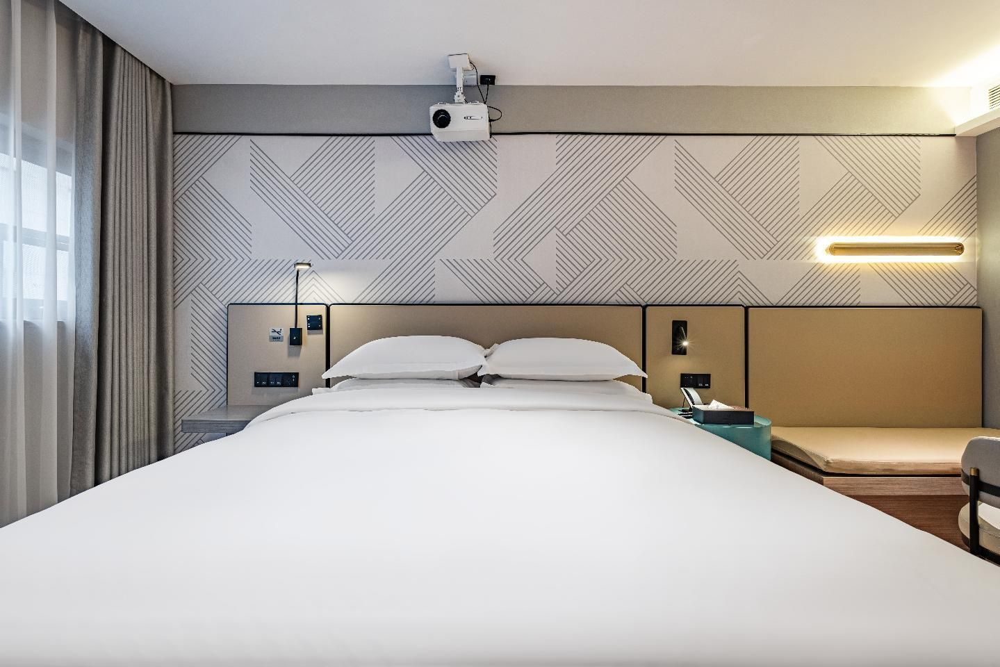 Dossen - Business Cinema Bed Room