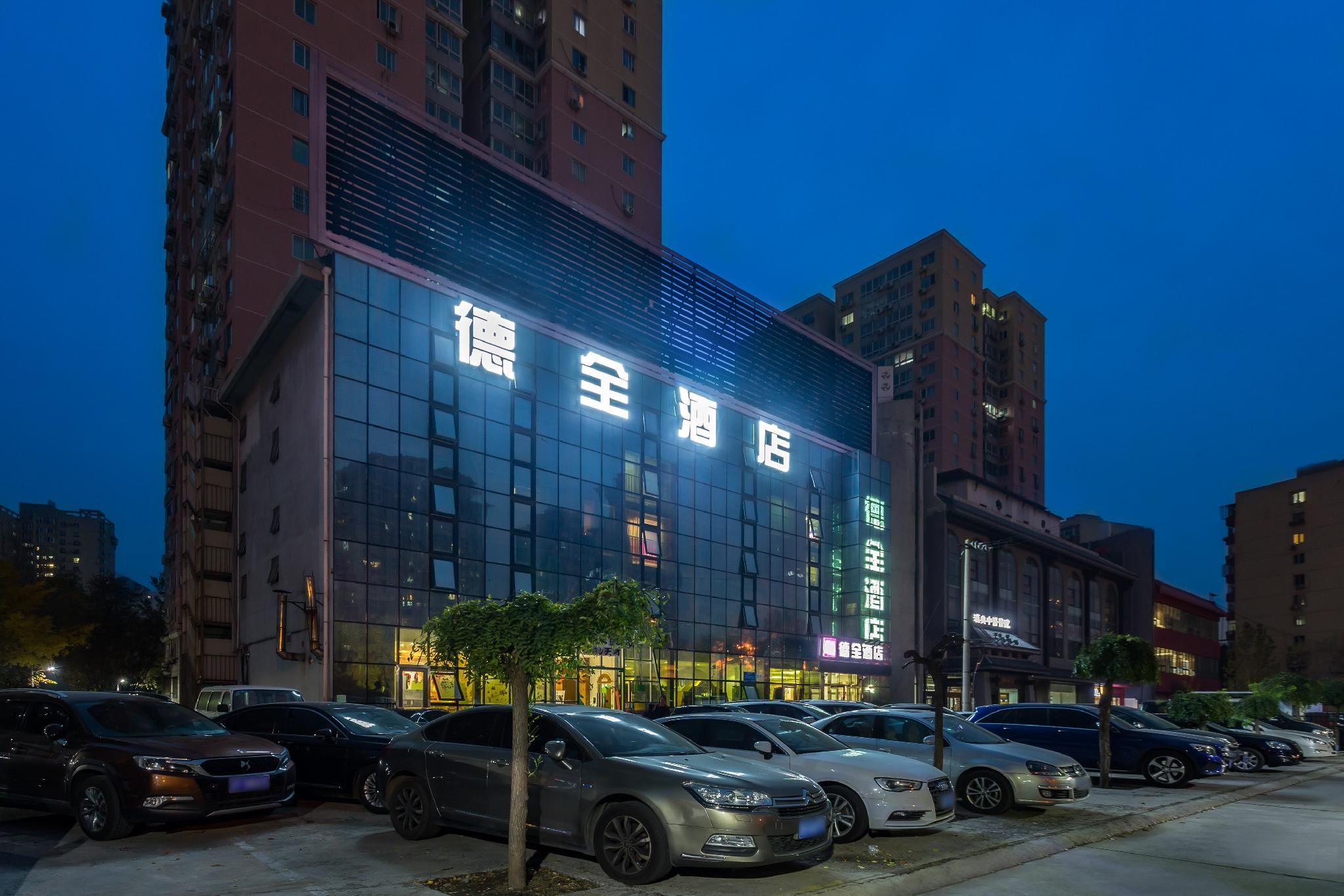 Dequan Hotel (Chaoyang High-Speed Railway Station)