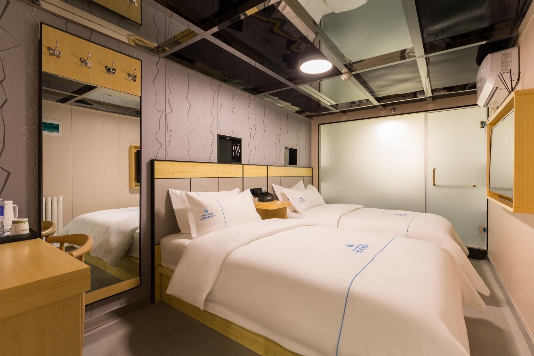 Standard Room for 6 People
