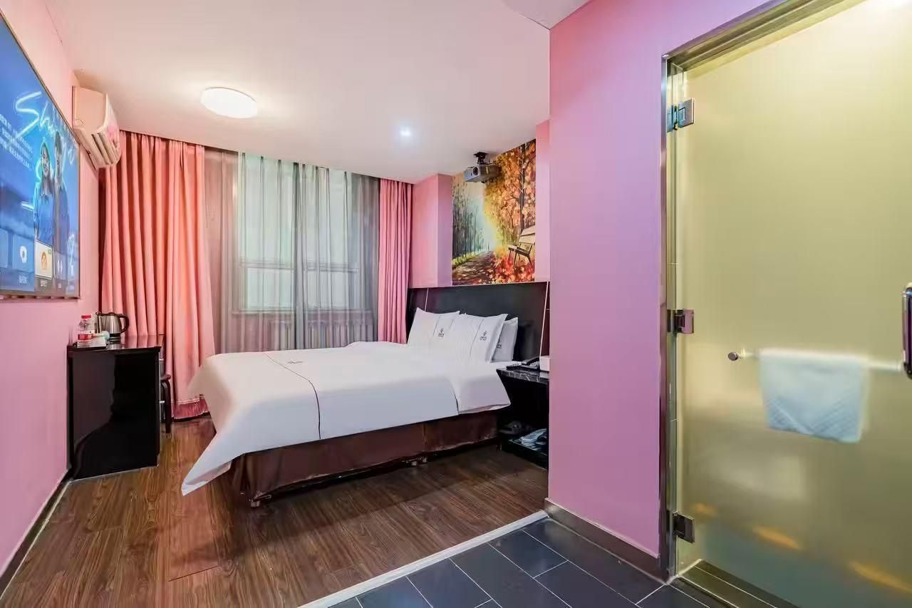 1 King Room