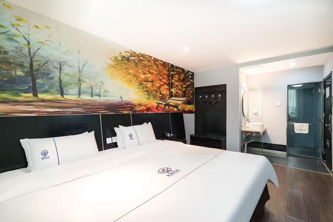 Room with 1 King Bed