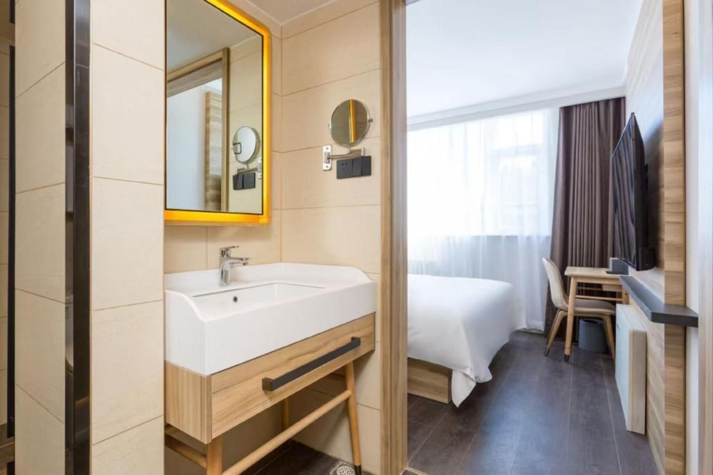 Superior Queen Room