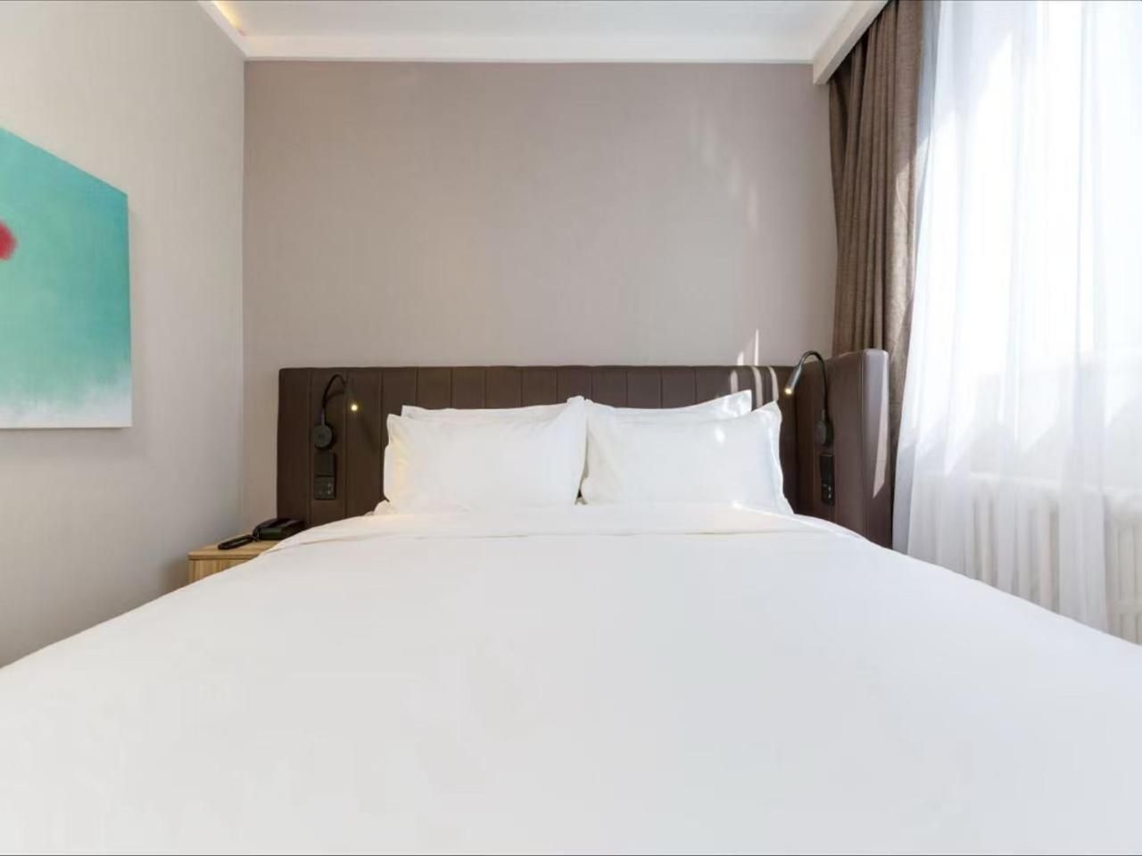 Standard Queen Room