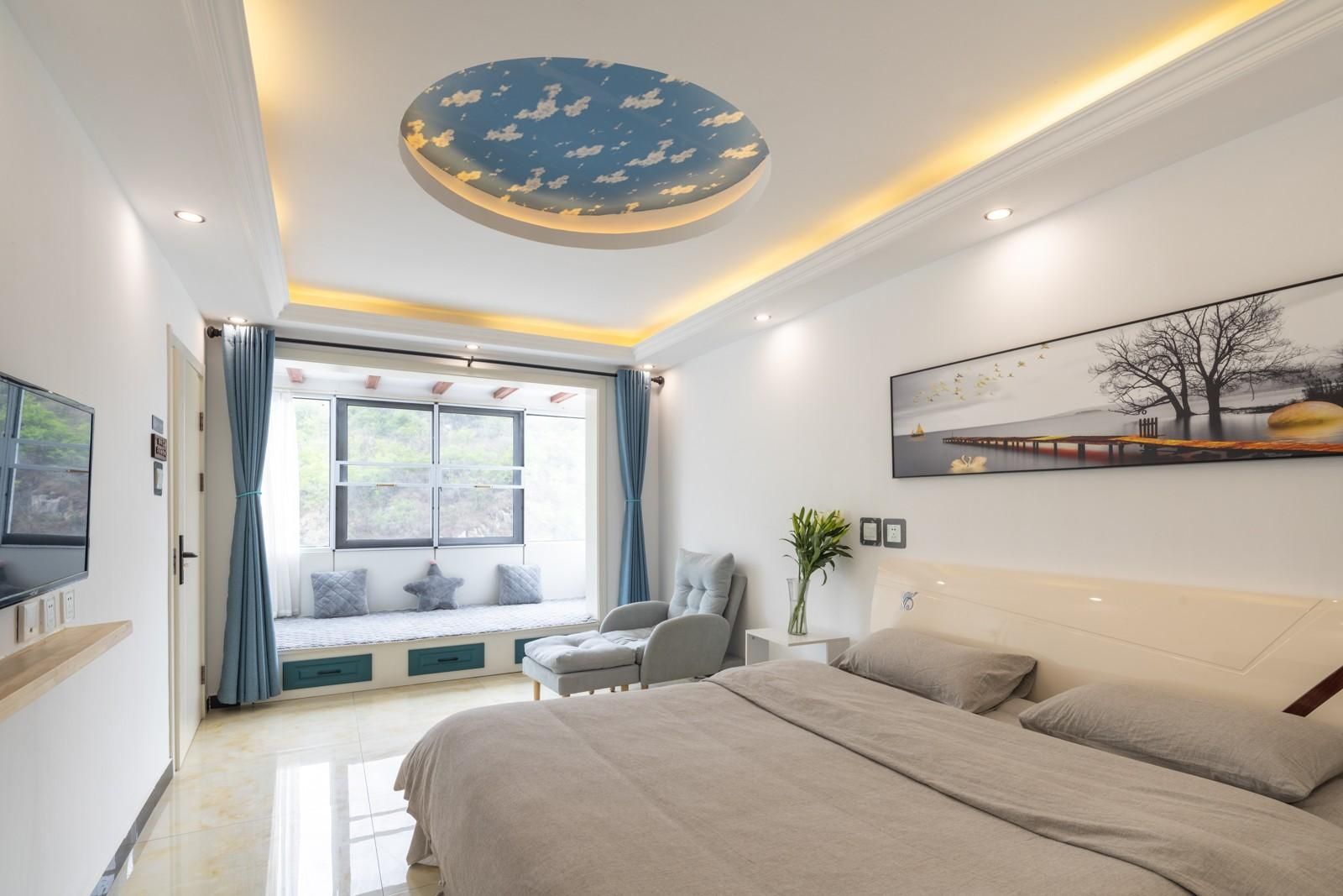 Deluxe Queen Suite