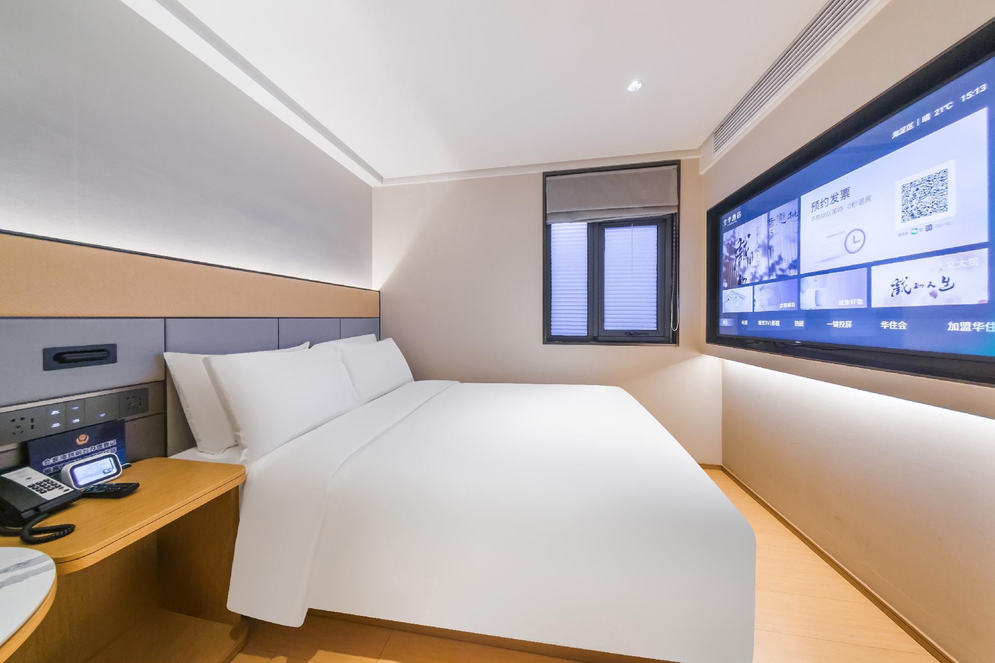Queen Superior Room