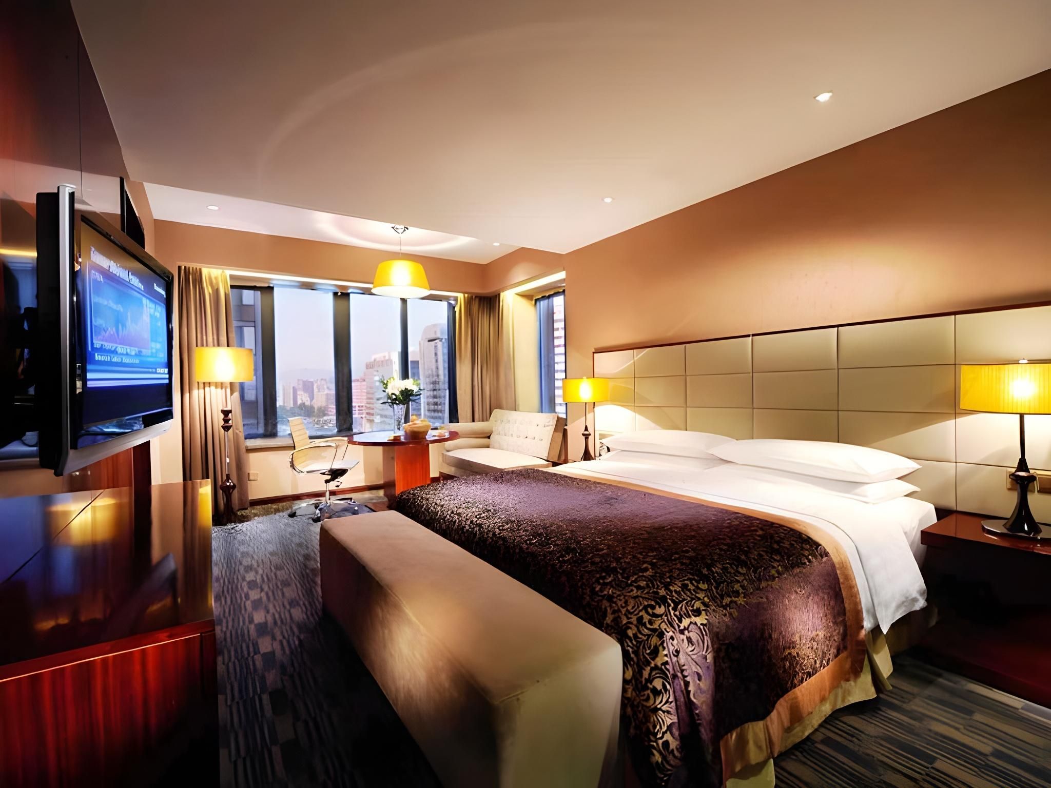 1 King Standard High Floor