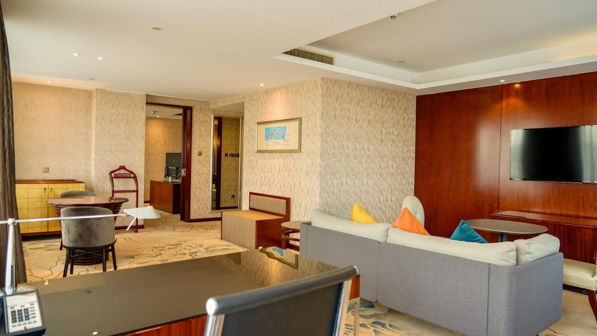 1 Bedroom Suite Dining High Floor