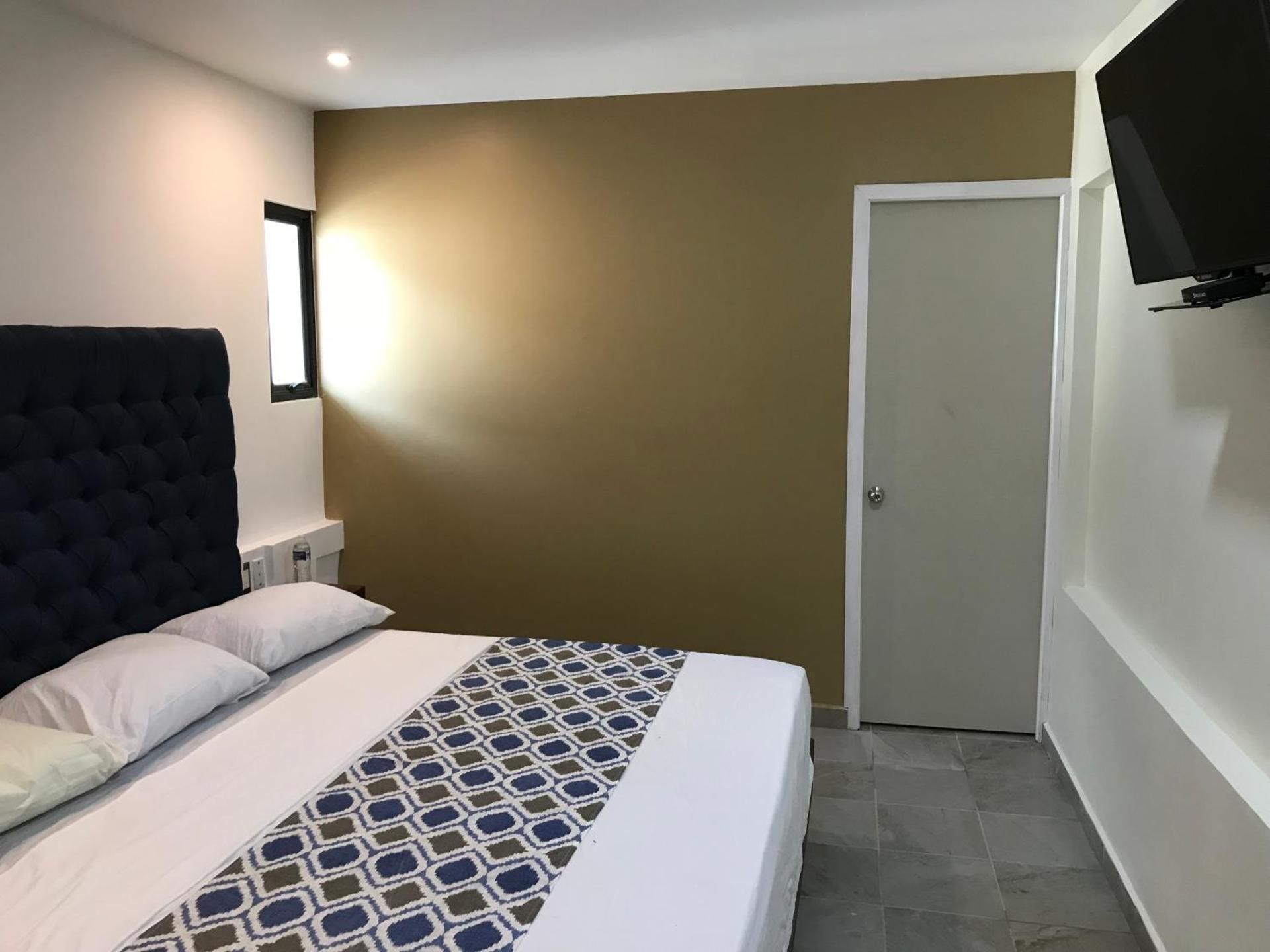 Hotel Plaza Amalia Deluxe Room (2 Adults + 1 Child)