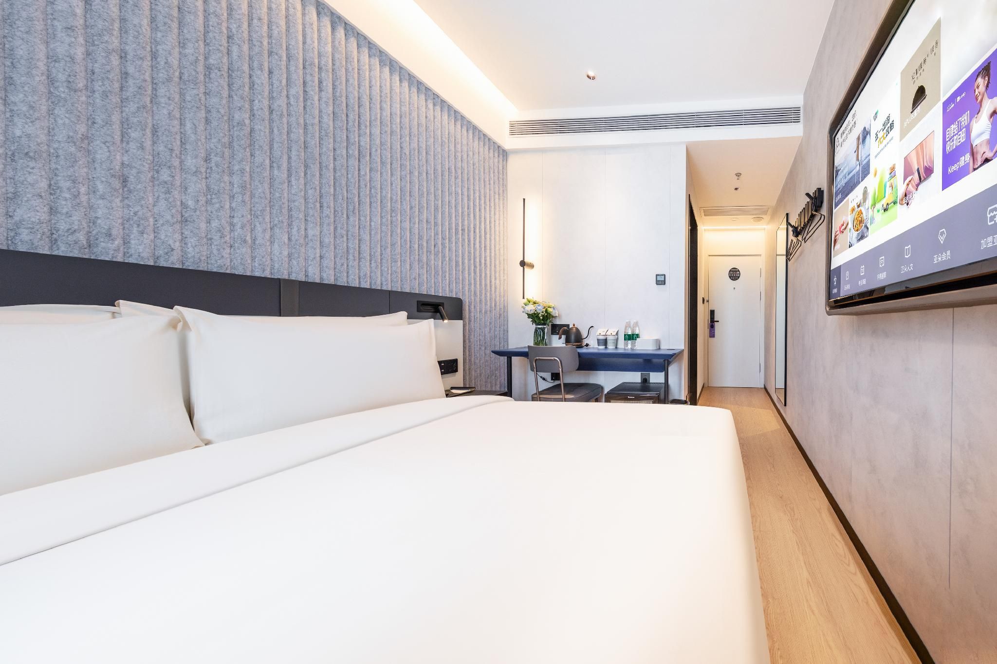Comfort Queen Room