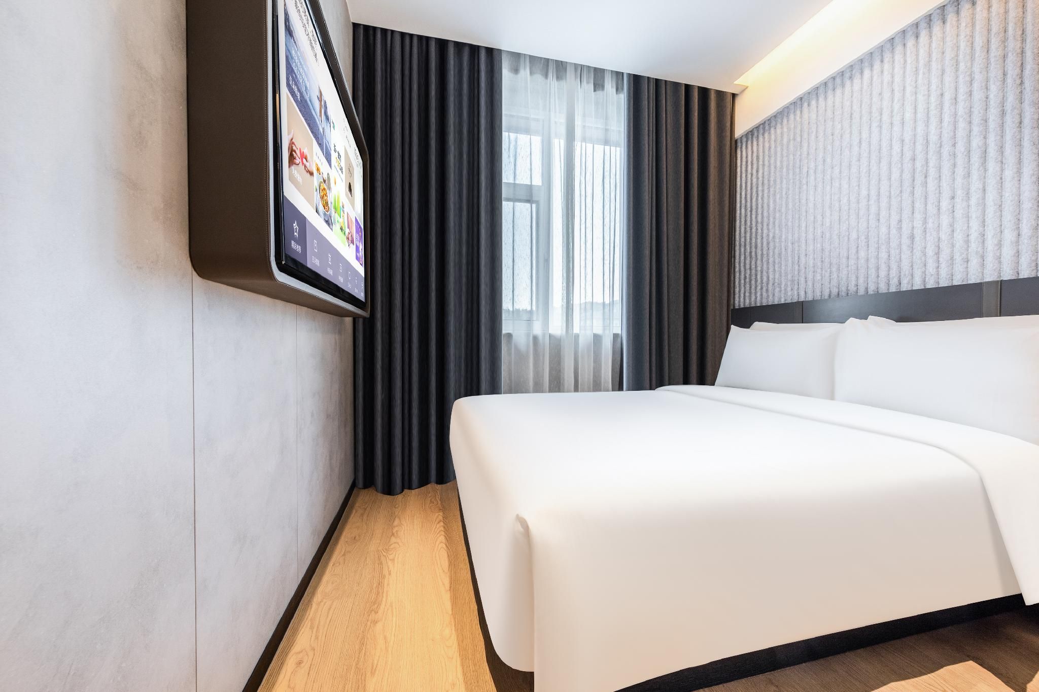 Comfort Queen Room
