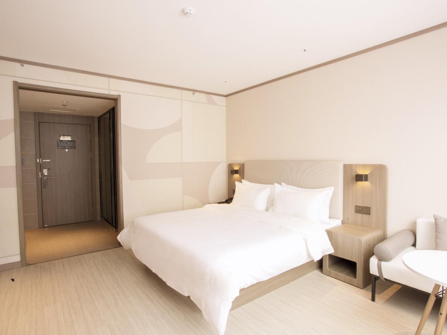 Business Queen Bed Room