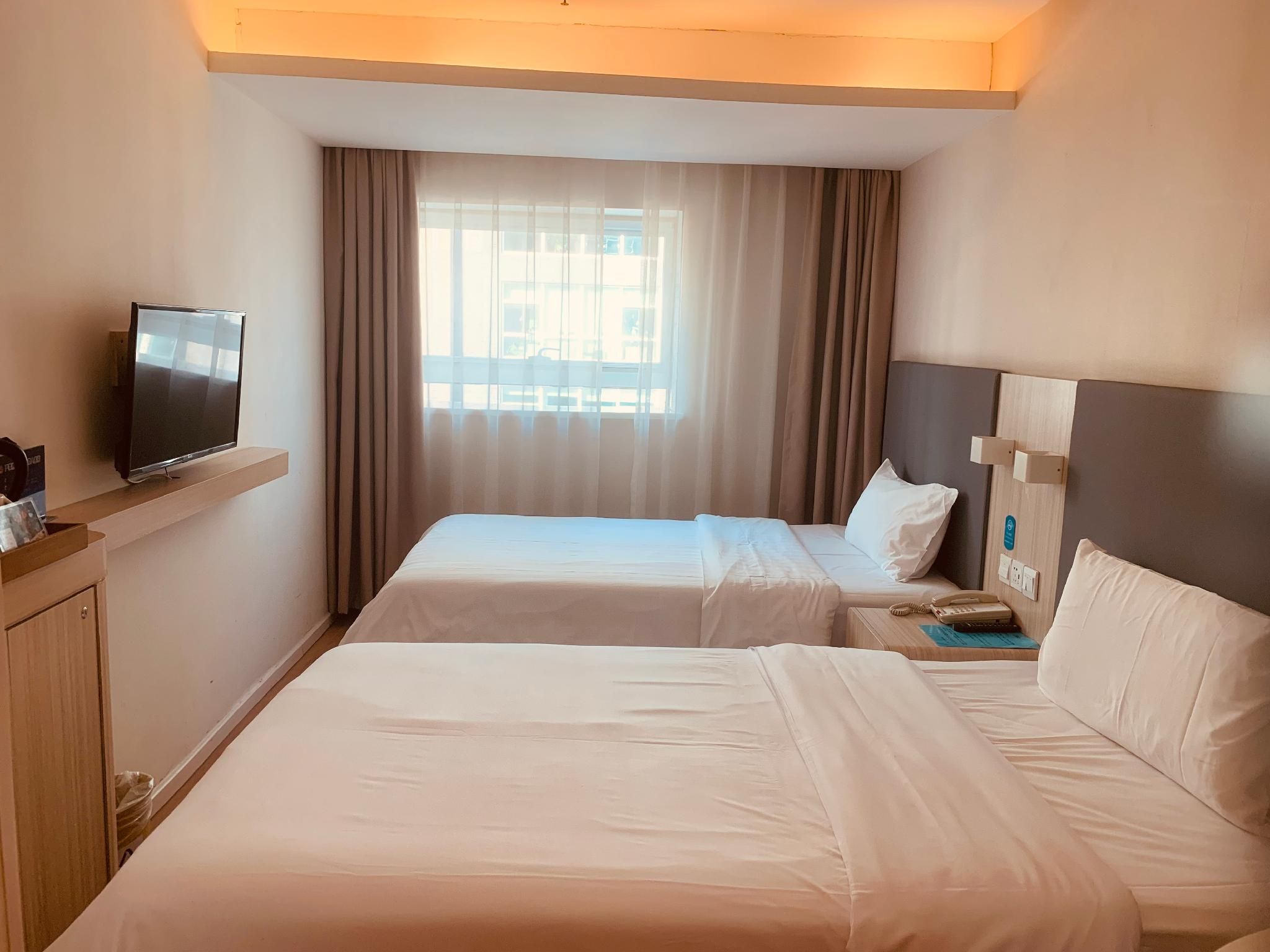 Twin Business Room
