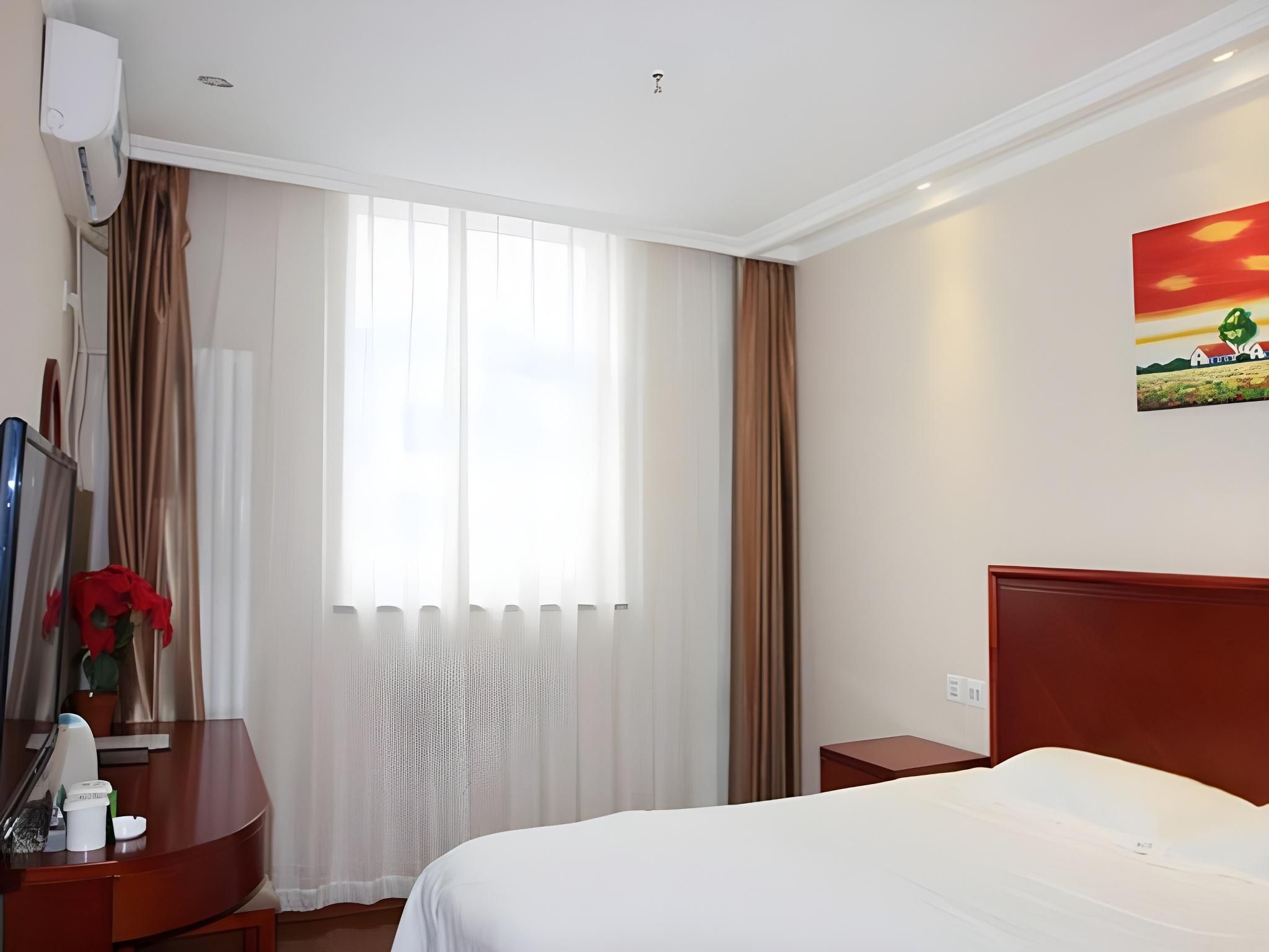 Business Queen Room