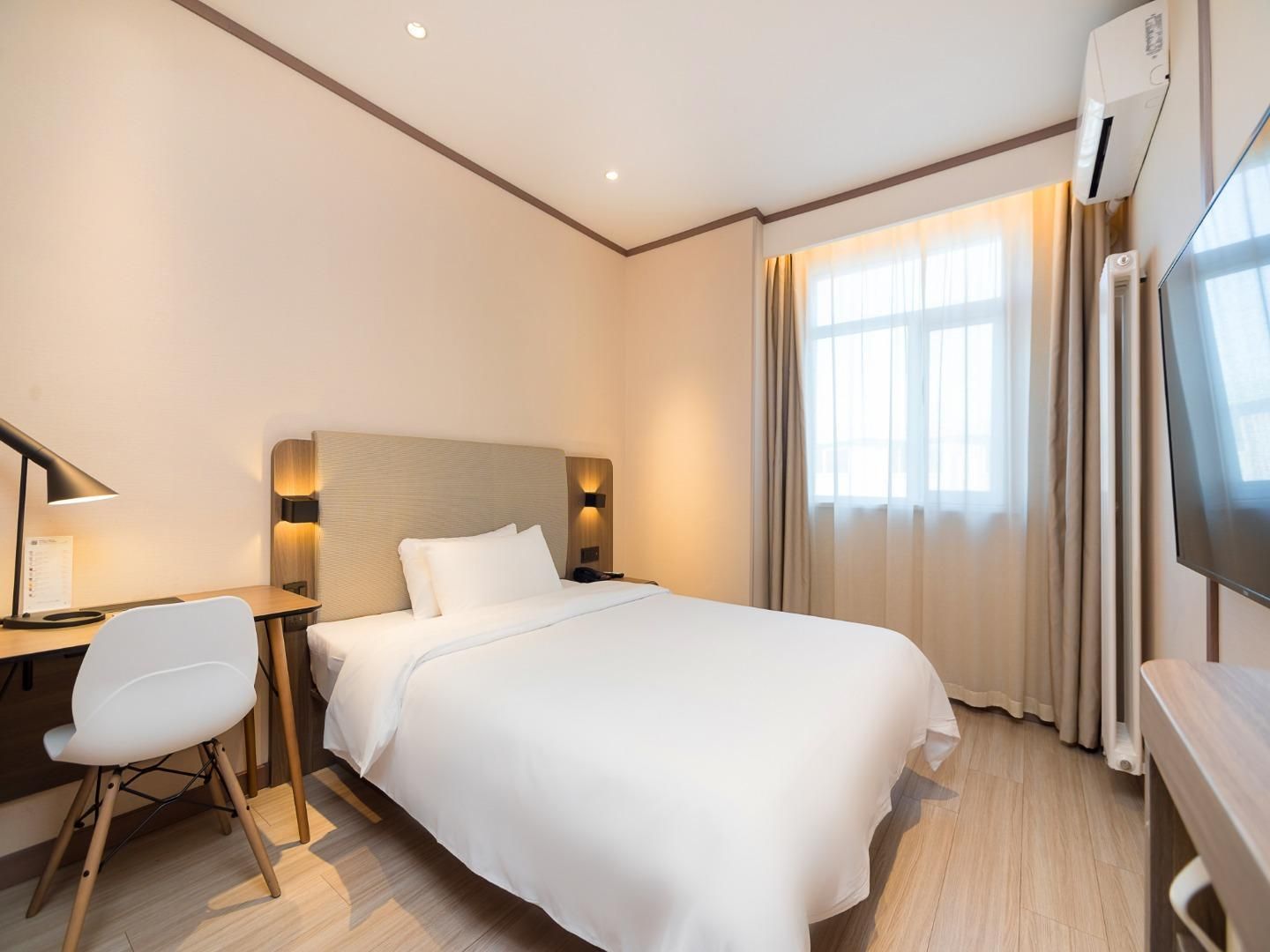 Huazhu - Room With Bed