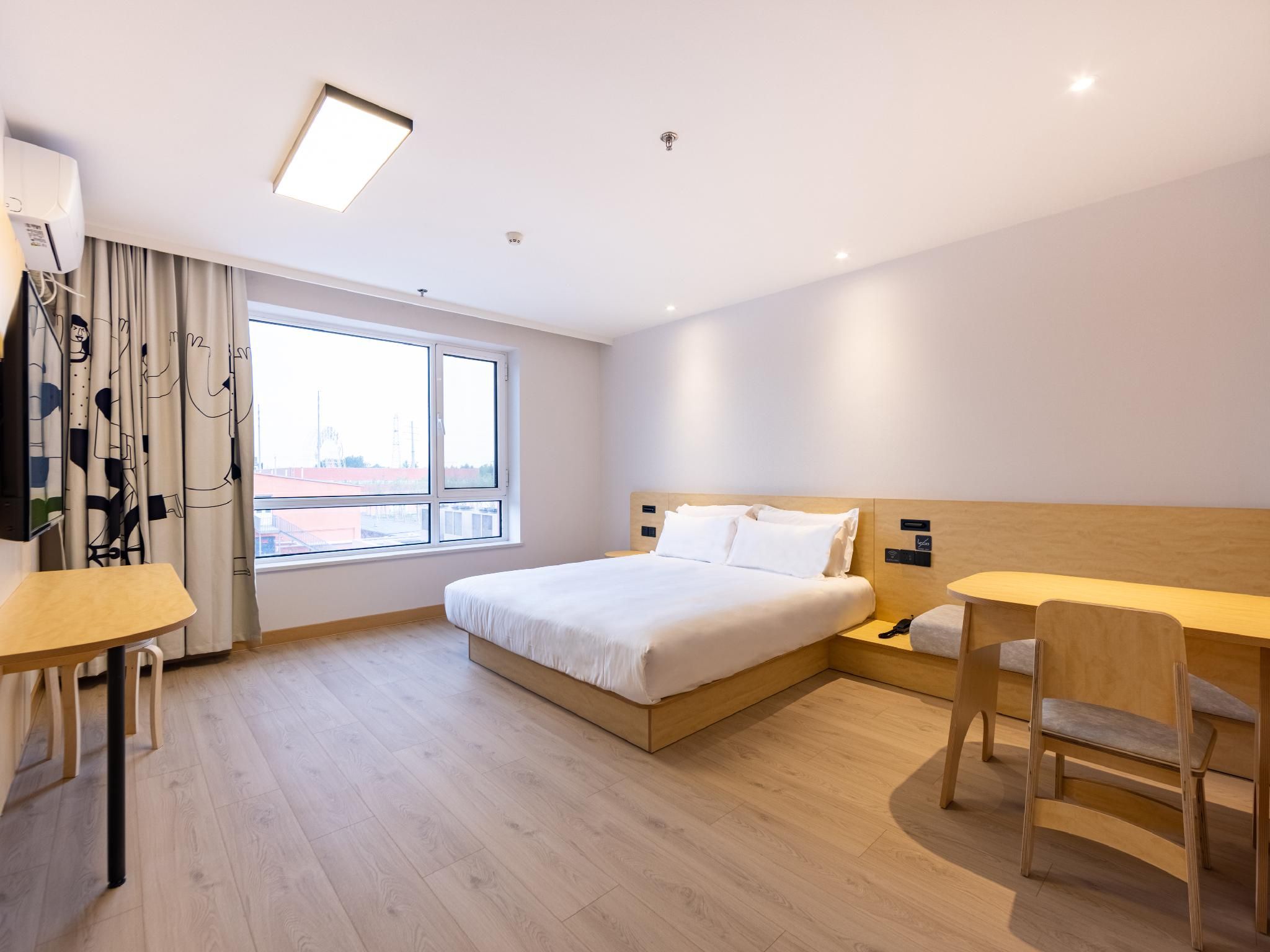 Business Queen Bed Room