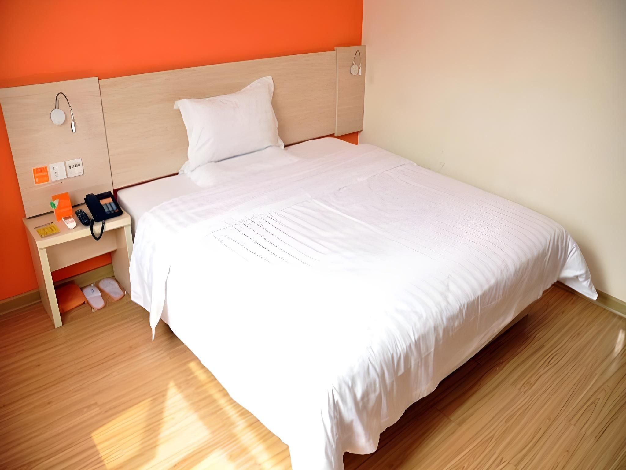Business Queen Room