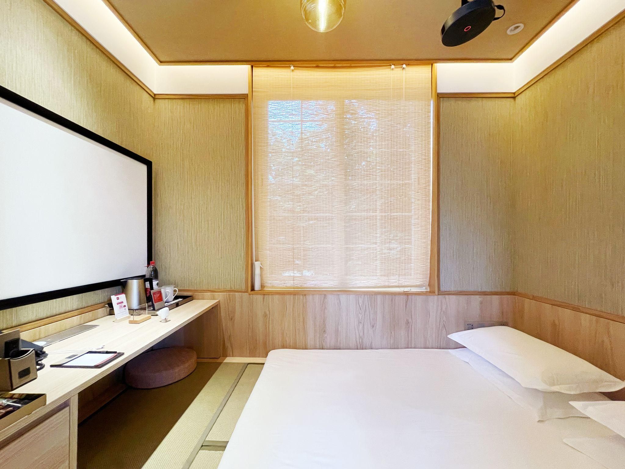 Tatami Queen Room