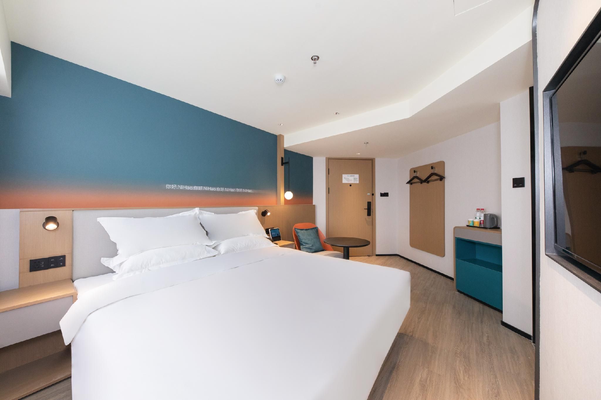 Business Queen Bed Room