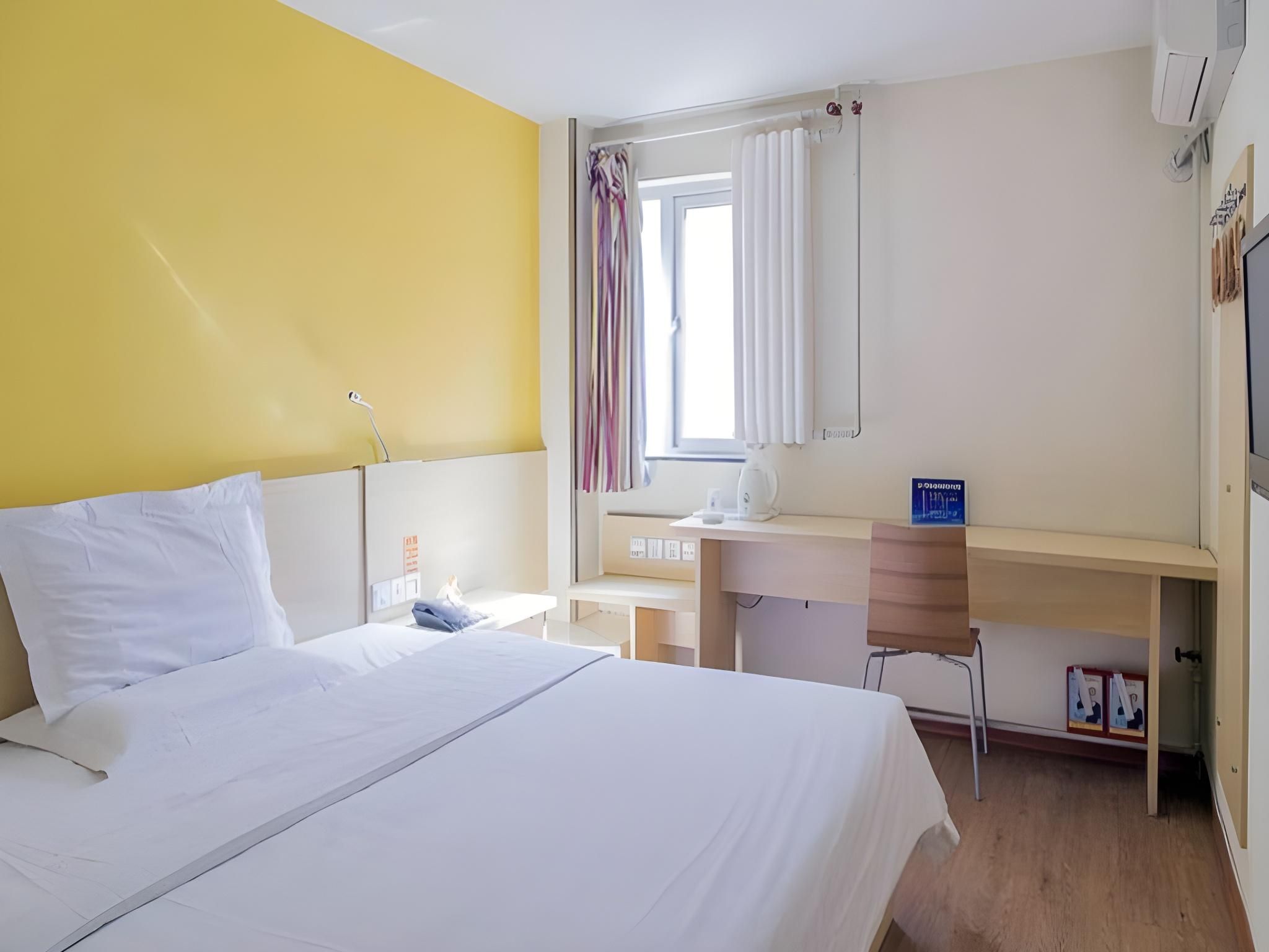 Business Queen Room