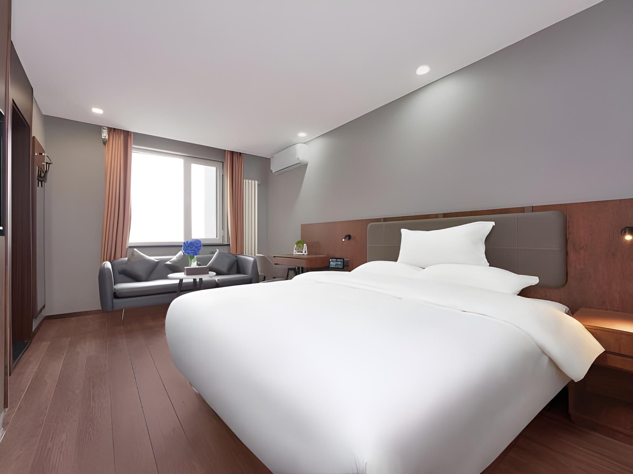 Business Queen Room