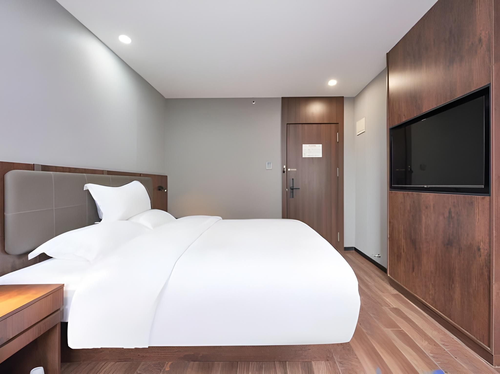 Business Queen Room