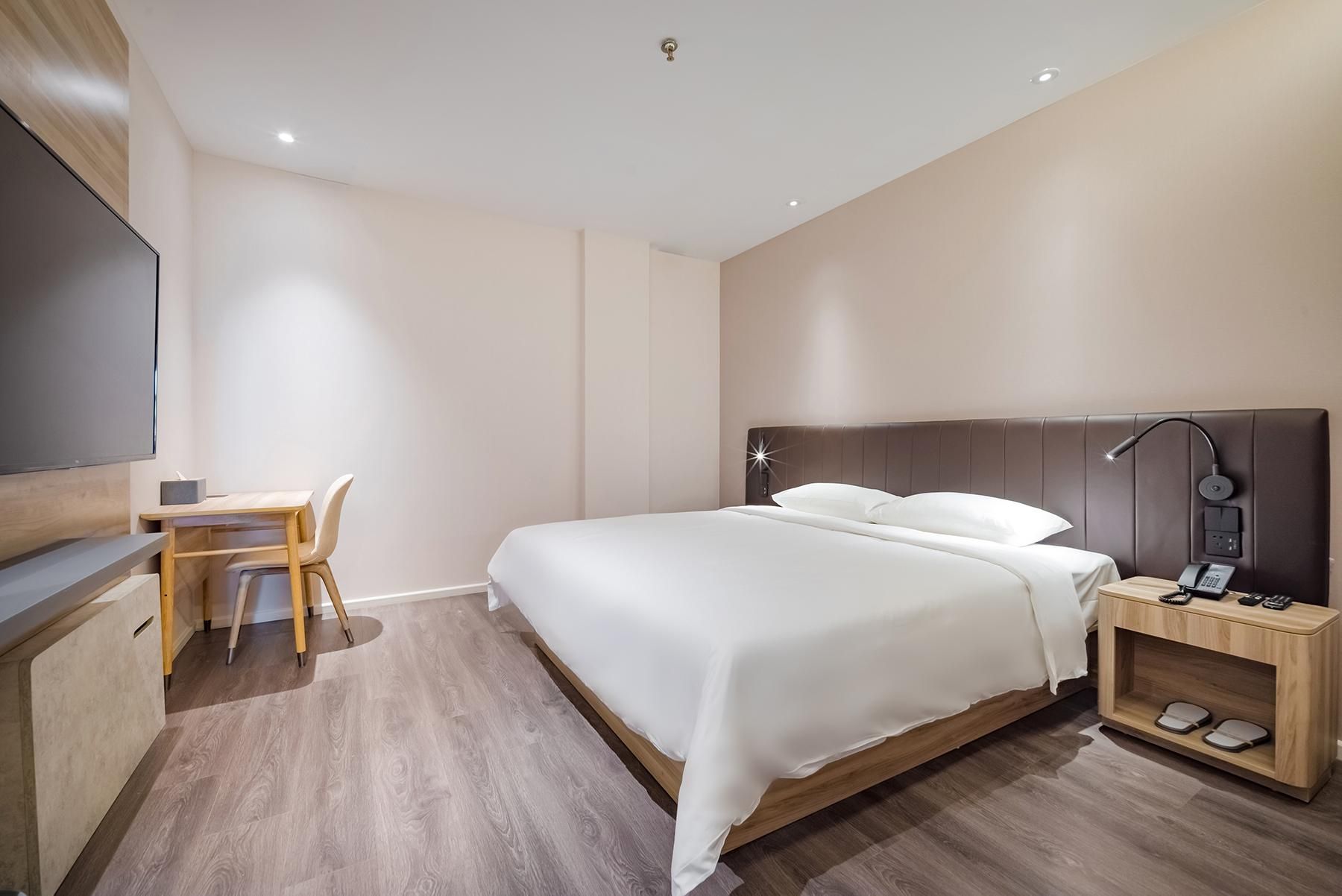 Queen Room A