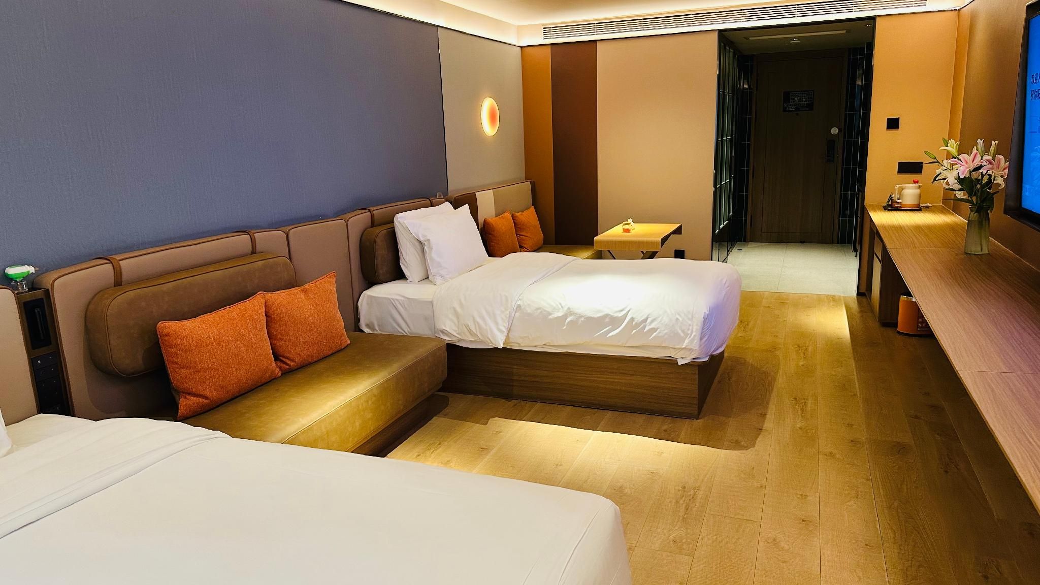 Huazhu - California Sunshine Family Room