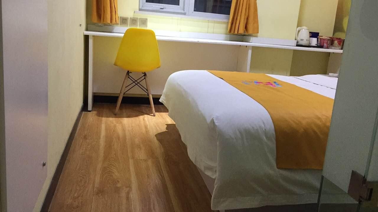 Business Queen Room