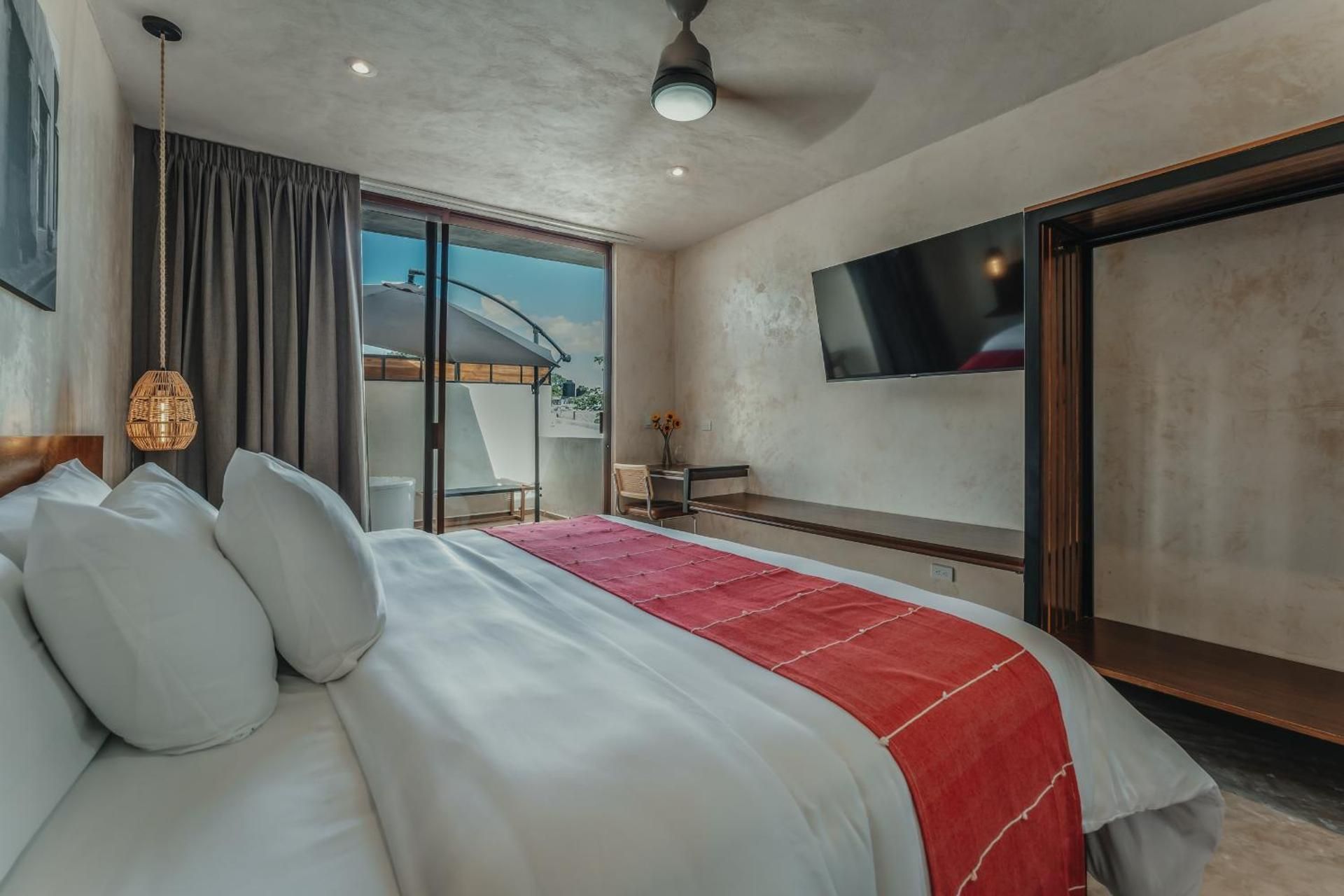 Deluxe Suite with Spa Bath