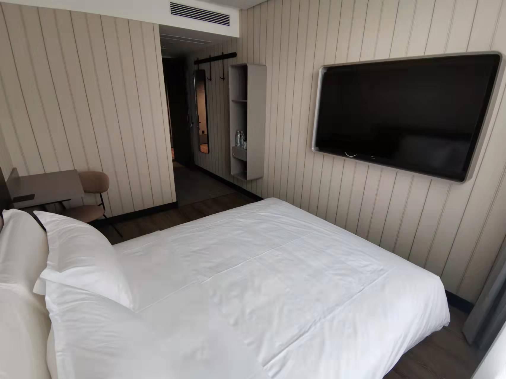 Huazhu - Room With Bed