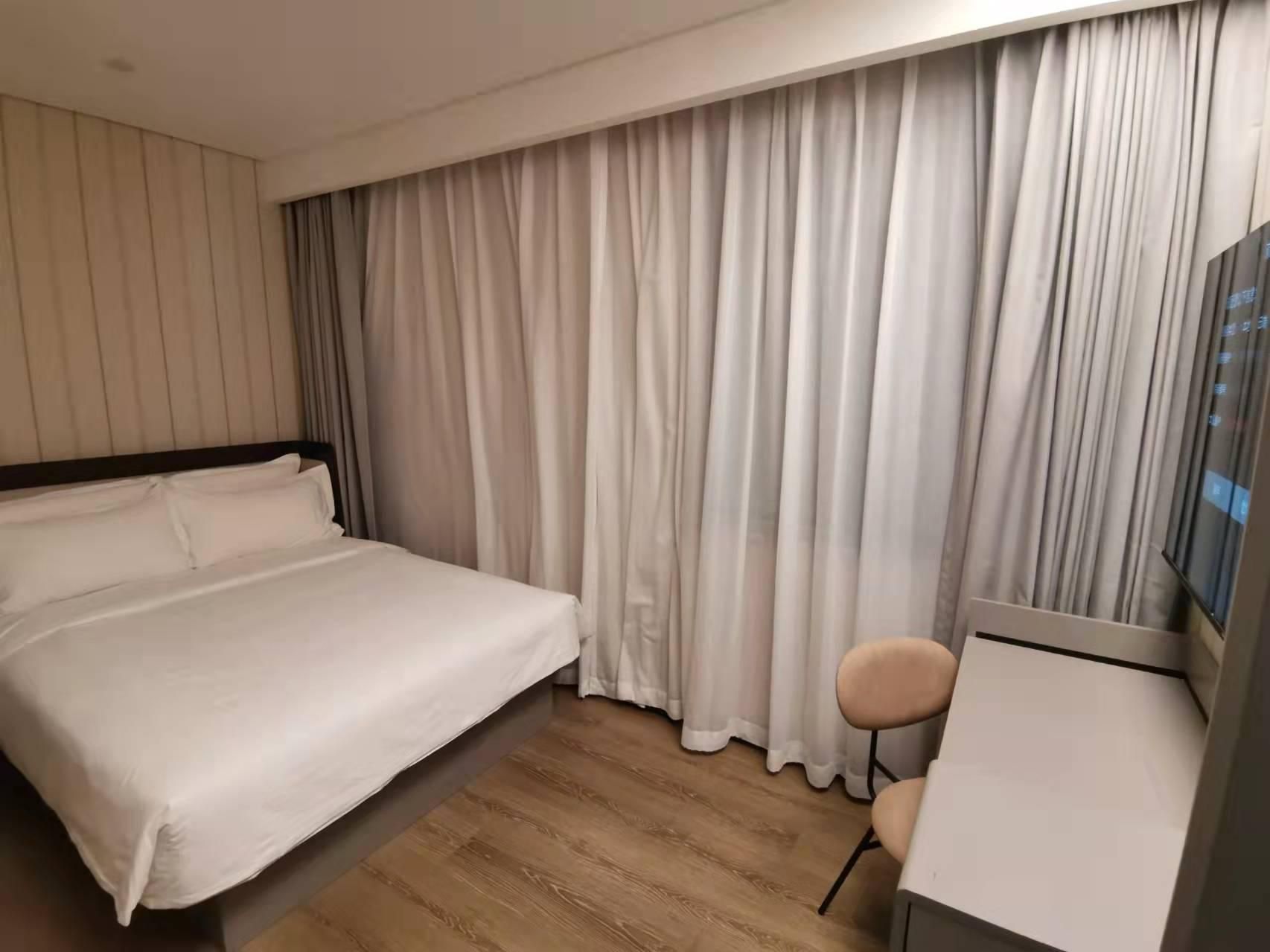 Queen Room with View
