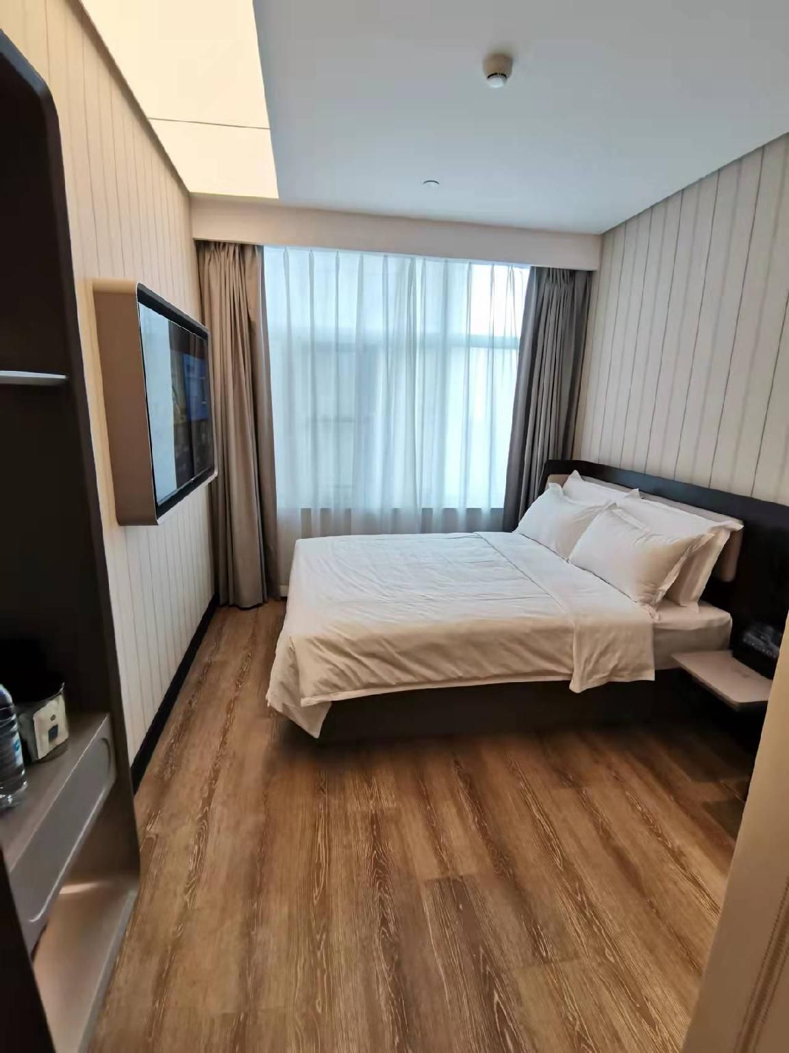 Huazhu - Room With Bed
