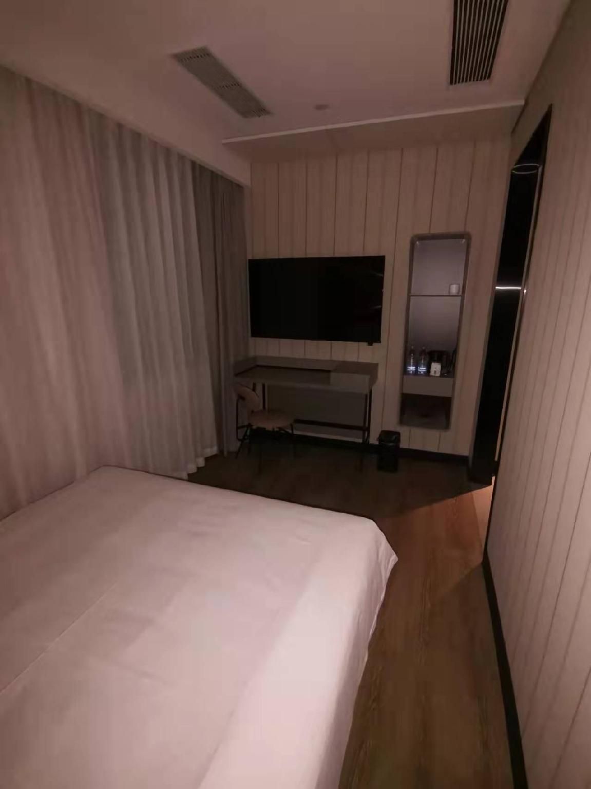 Queen Room with View