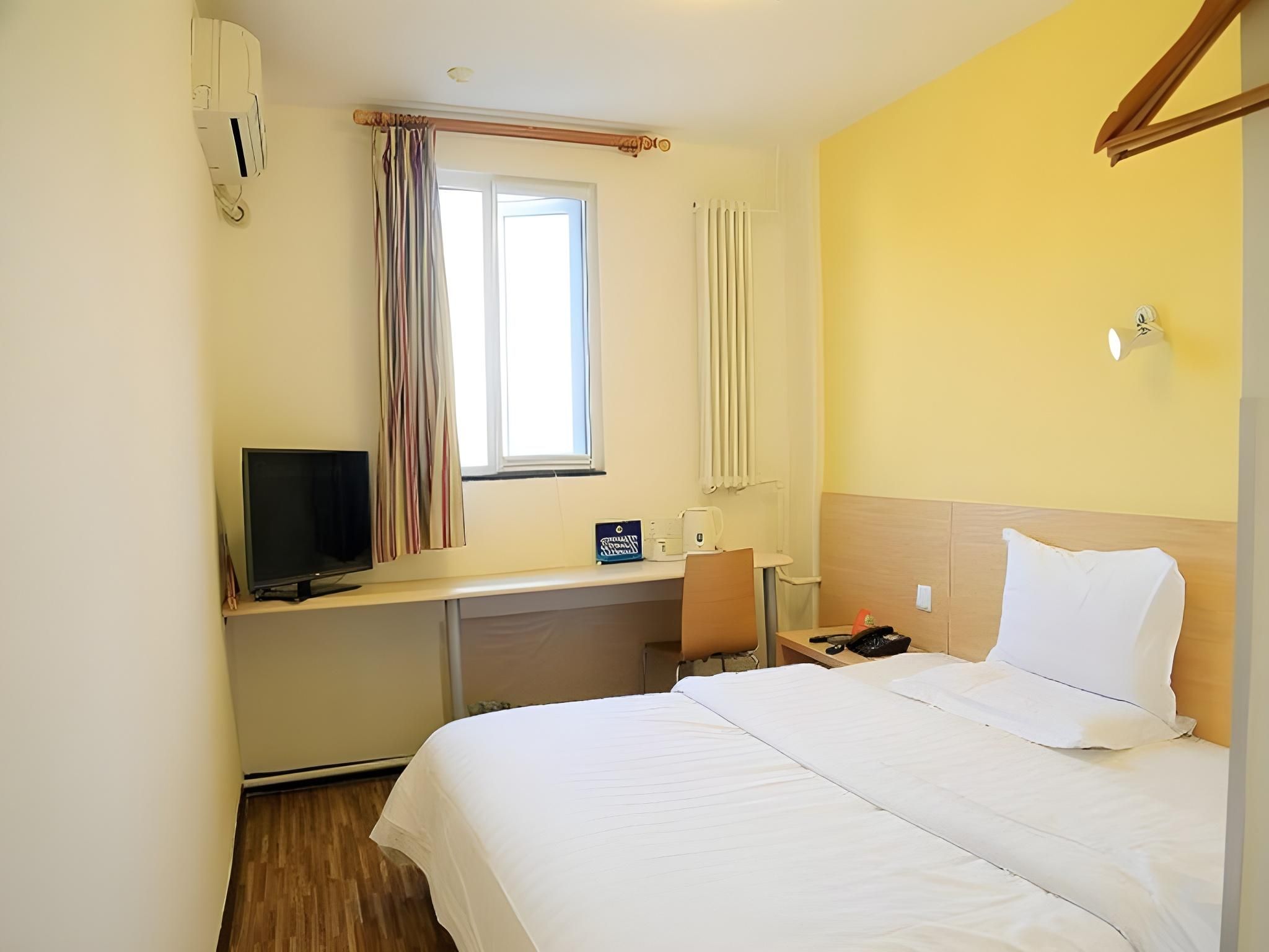 Business Queen Room