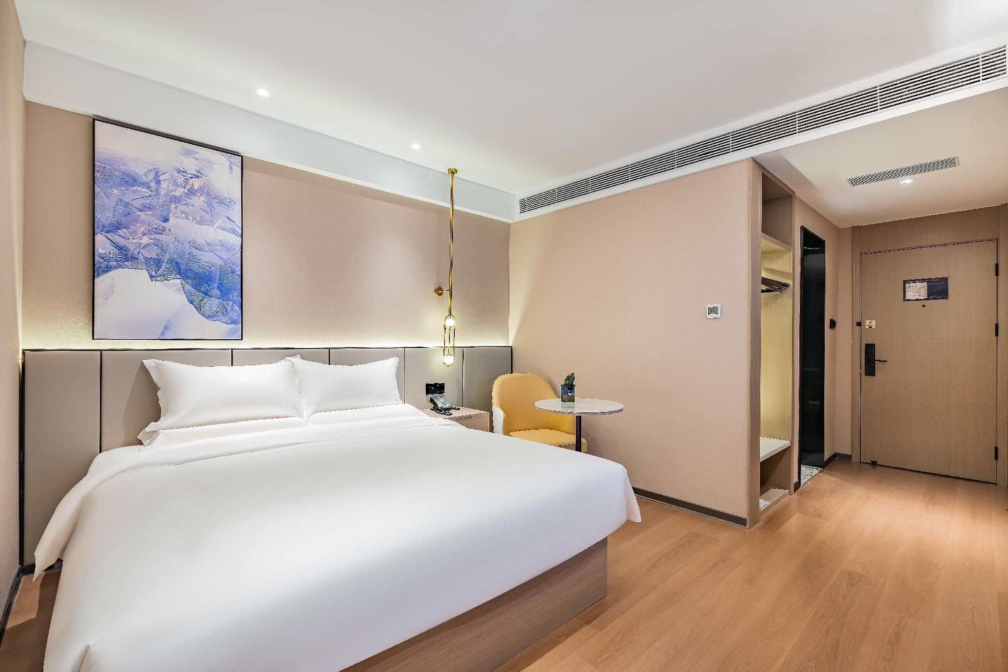 Huazhu - Room With Bed