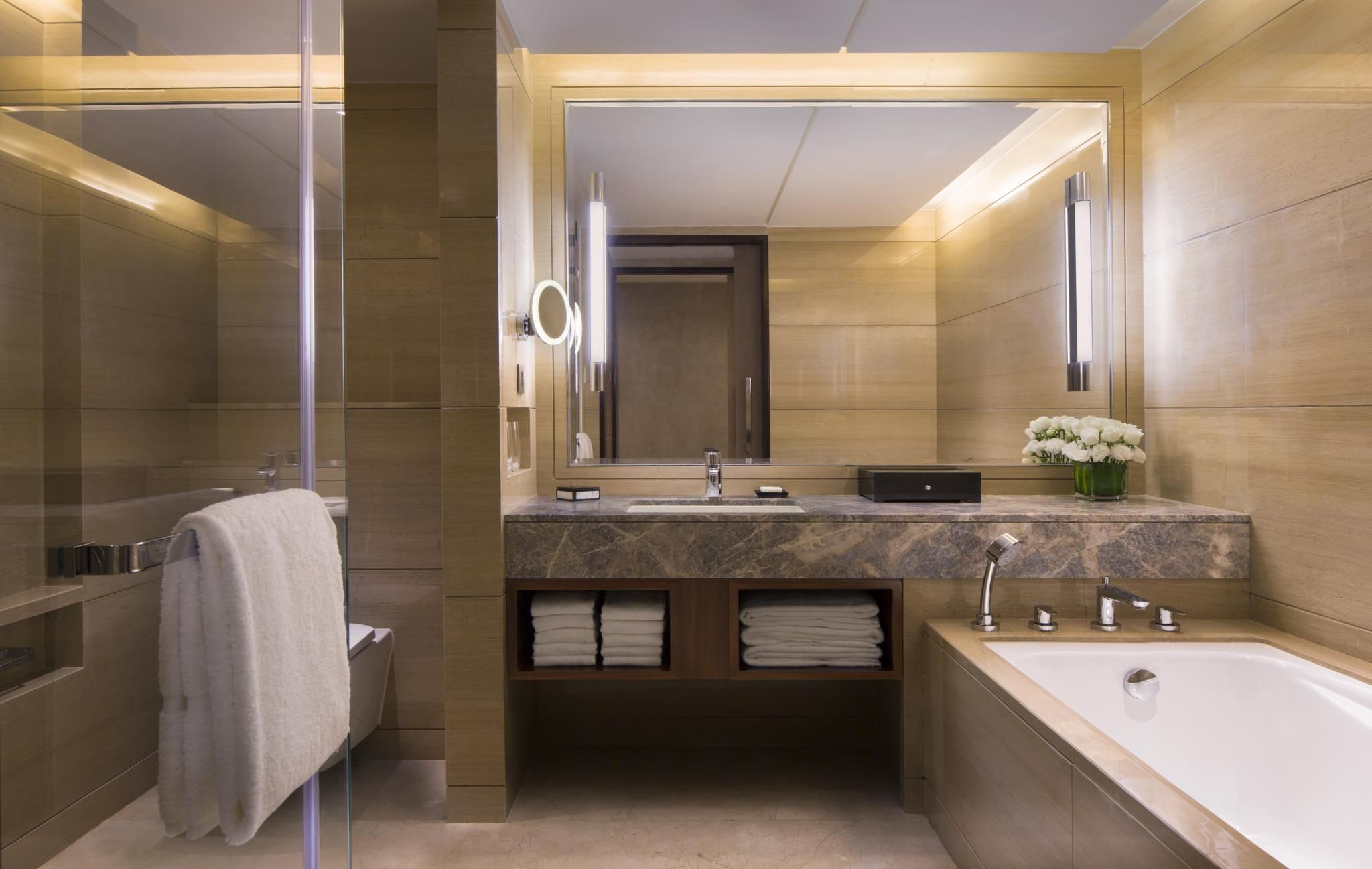 Guest room, 1 King, City view