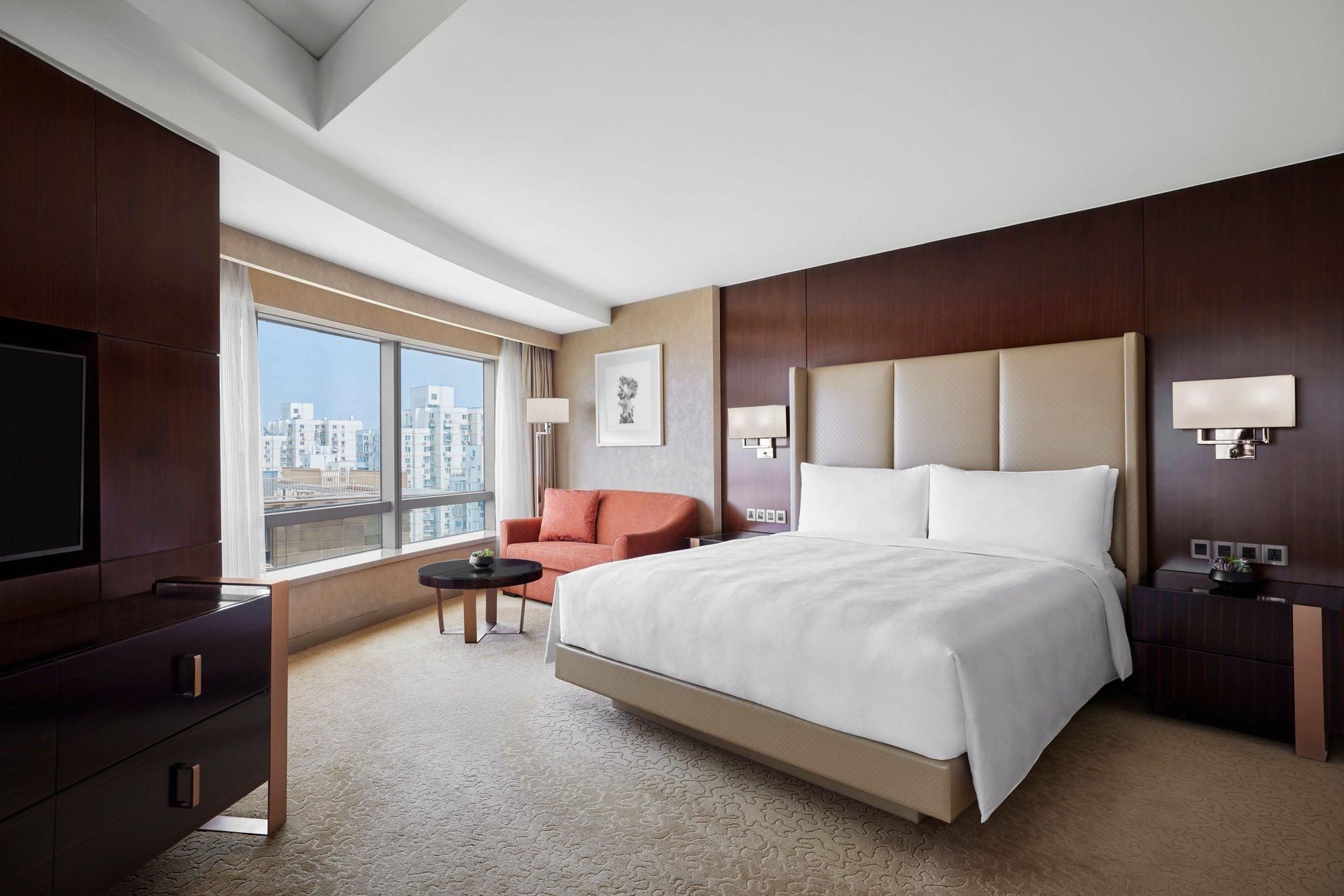 Guest room, 1 King, City view