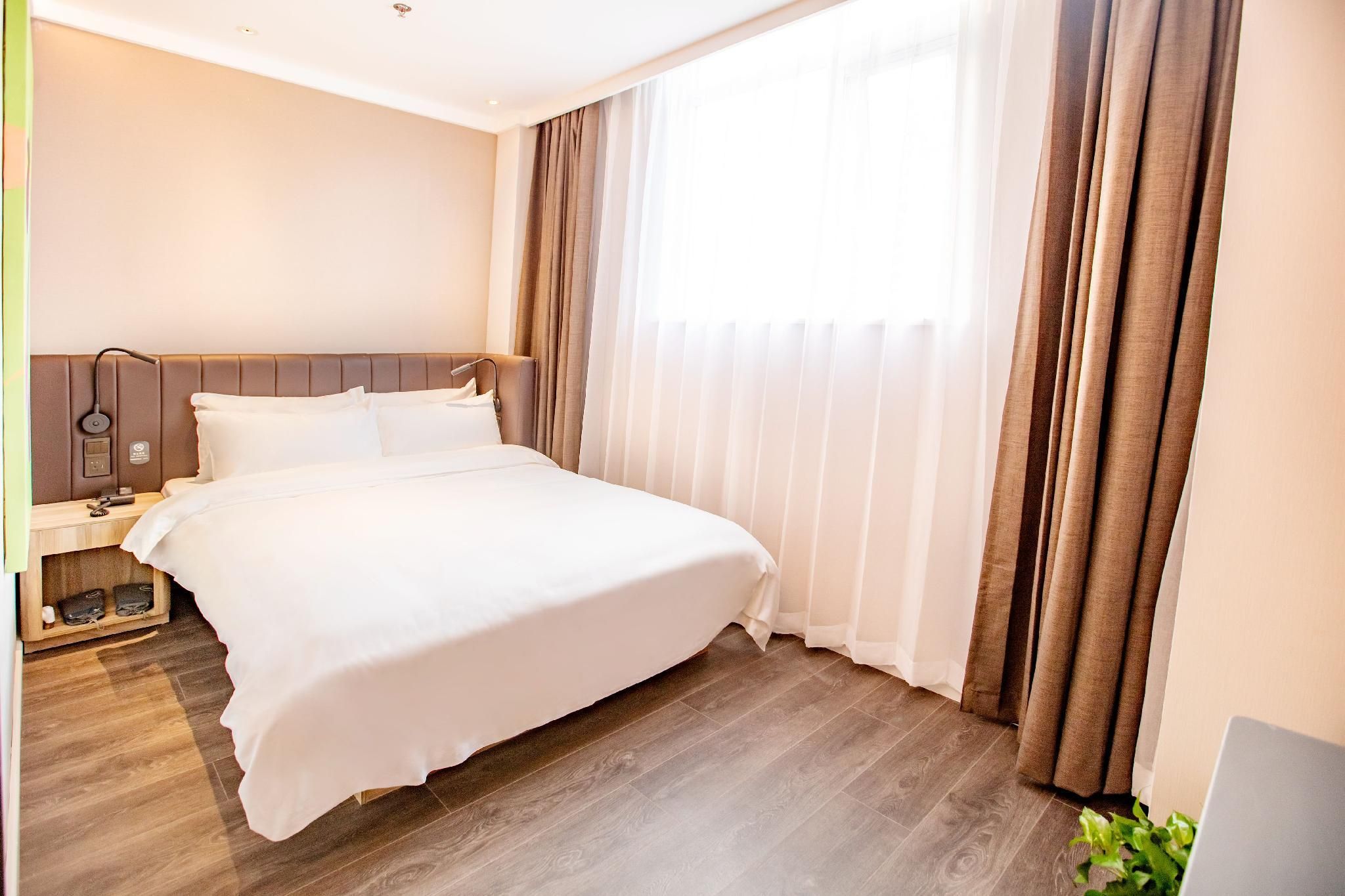 Huazhu - Room With Bed