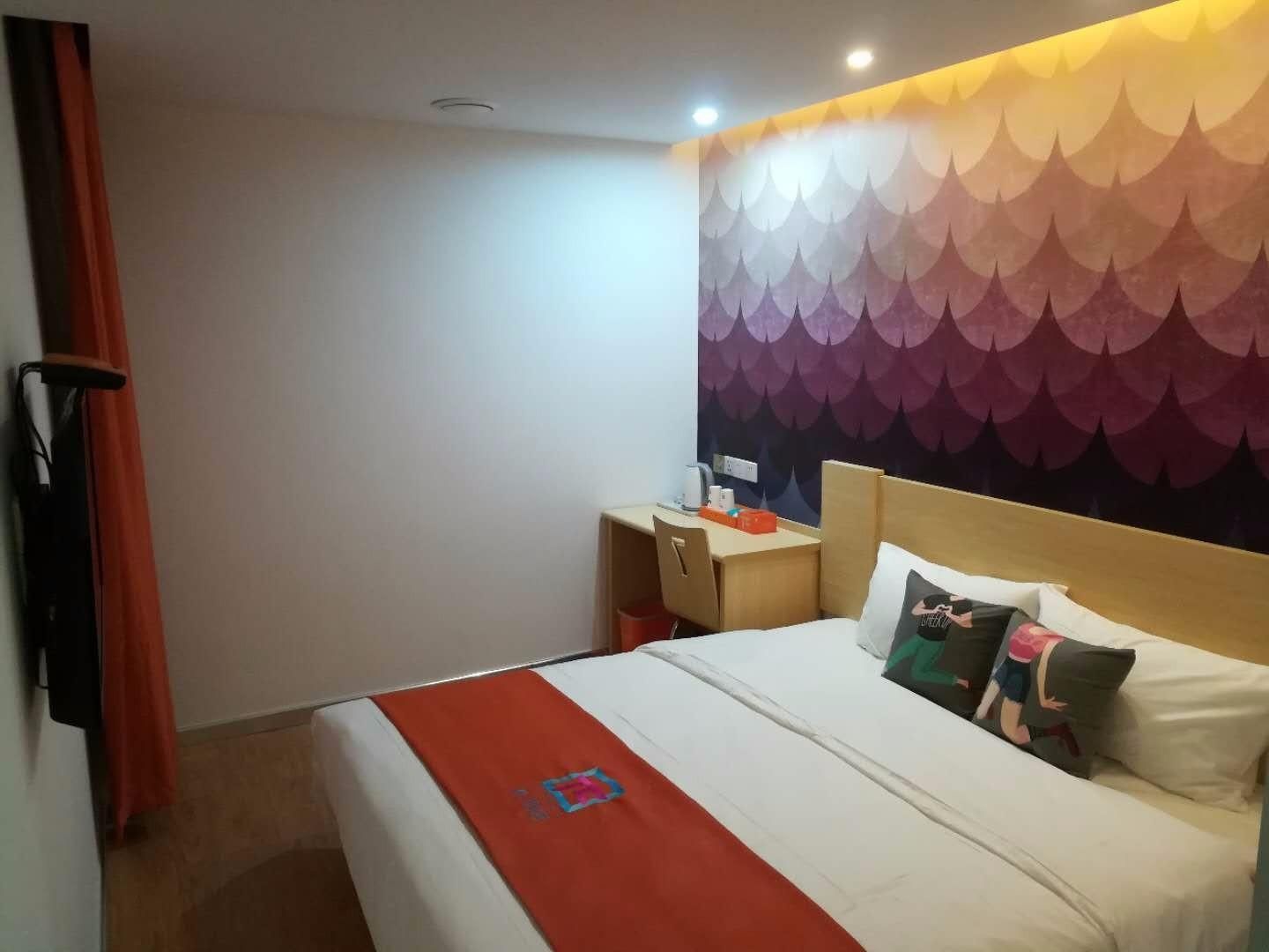 Business Queen Room