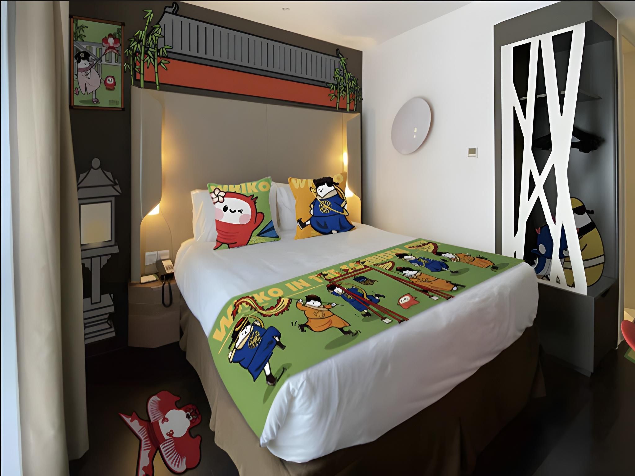 Forbidden City Theme Room